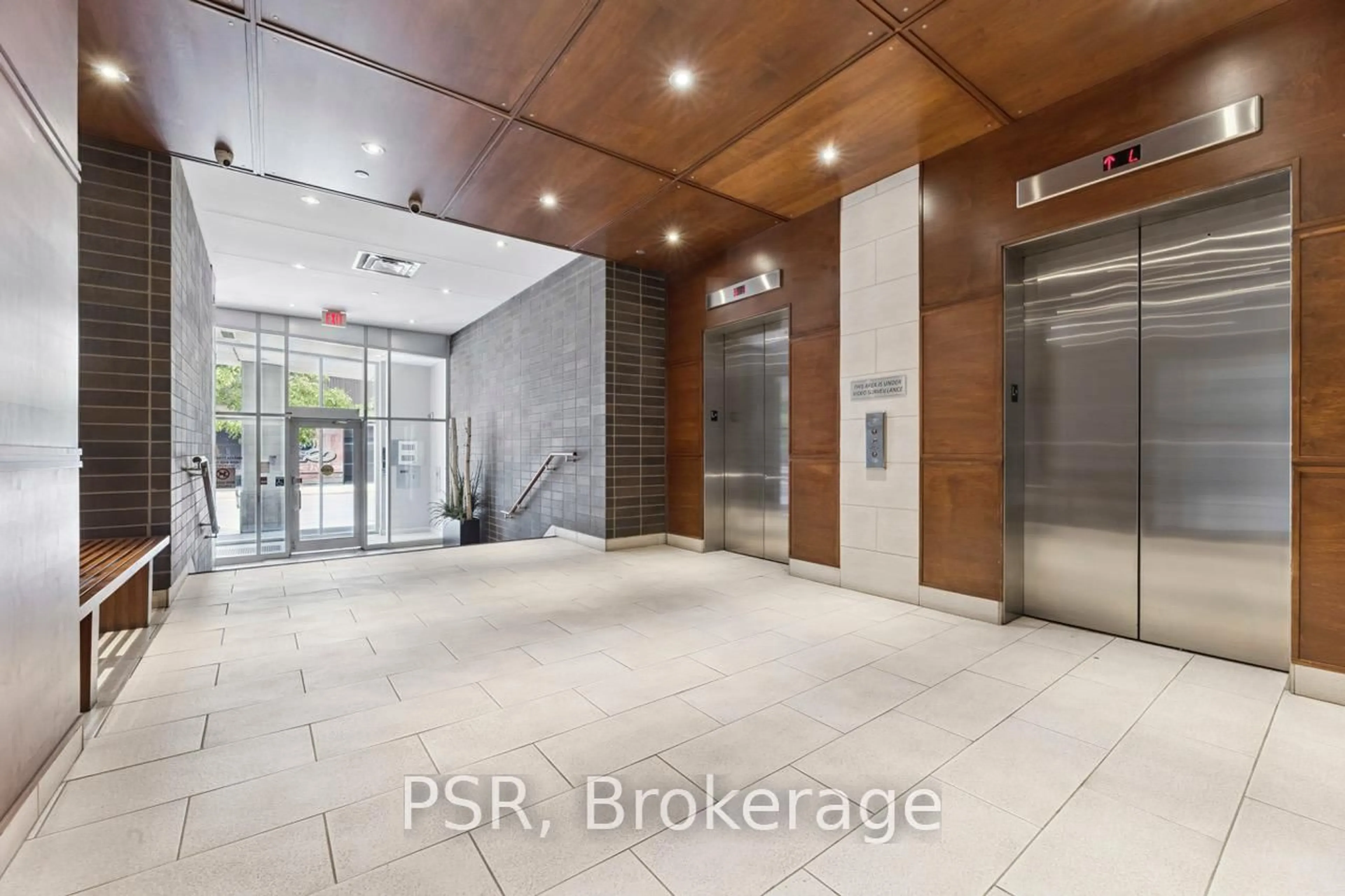 Indoor foyer for 44 Bond St #103, Oshawa Ontario L1G 6R2