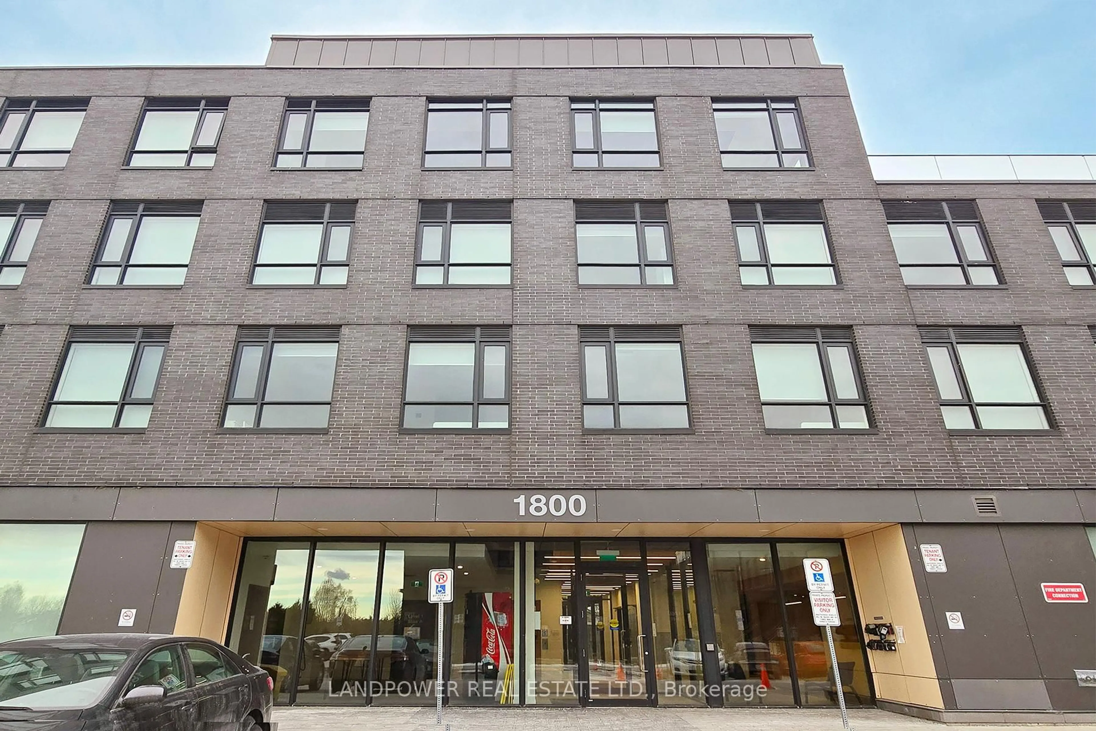 Indoor foyer for 1800 Simcoe St #313, Oshawa Ontario L1G 4X9