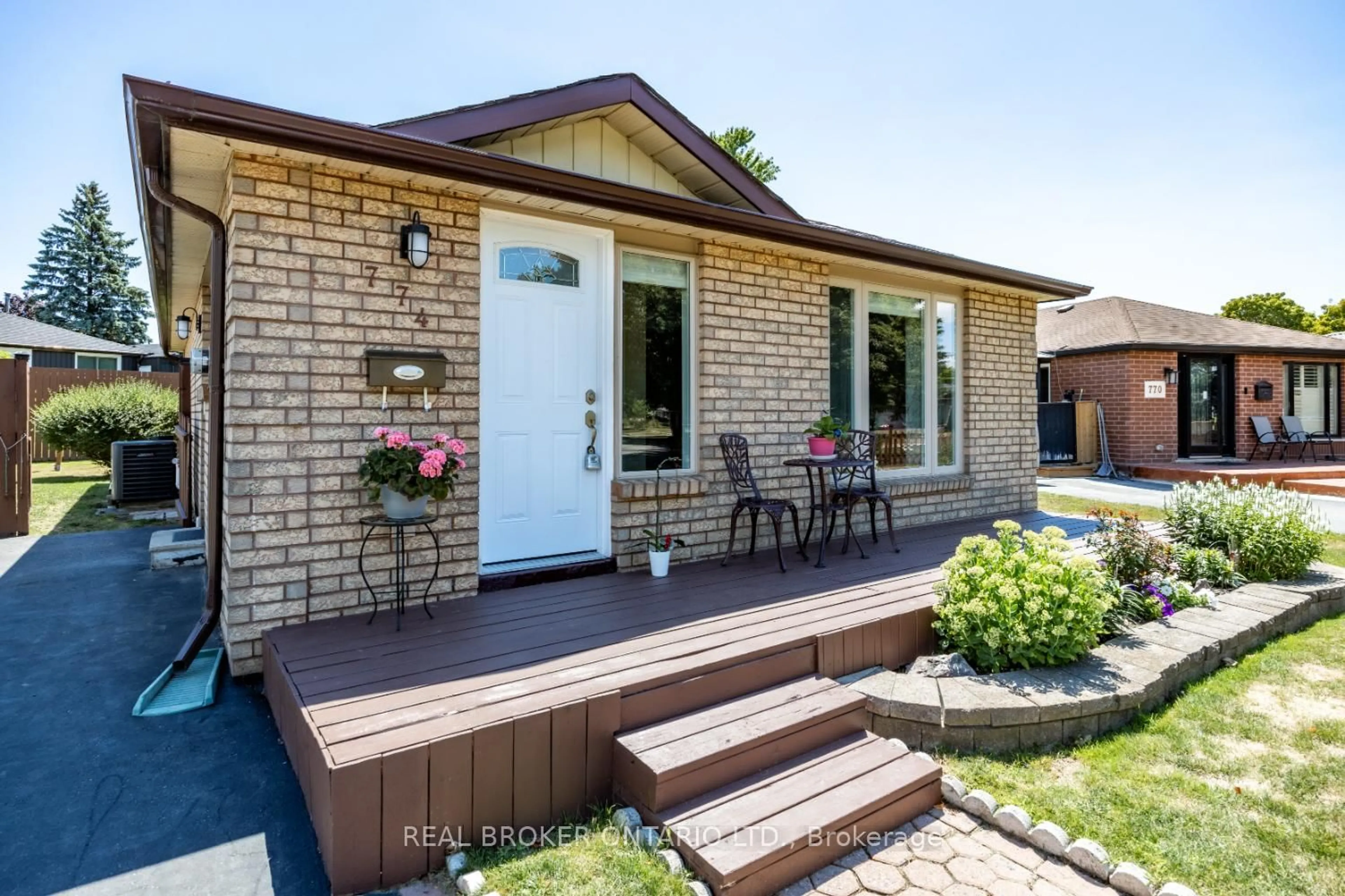 Home with brick exterior material, street for 774 Downview Cres, Oshawa Ontario L1H 7W3