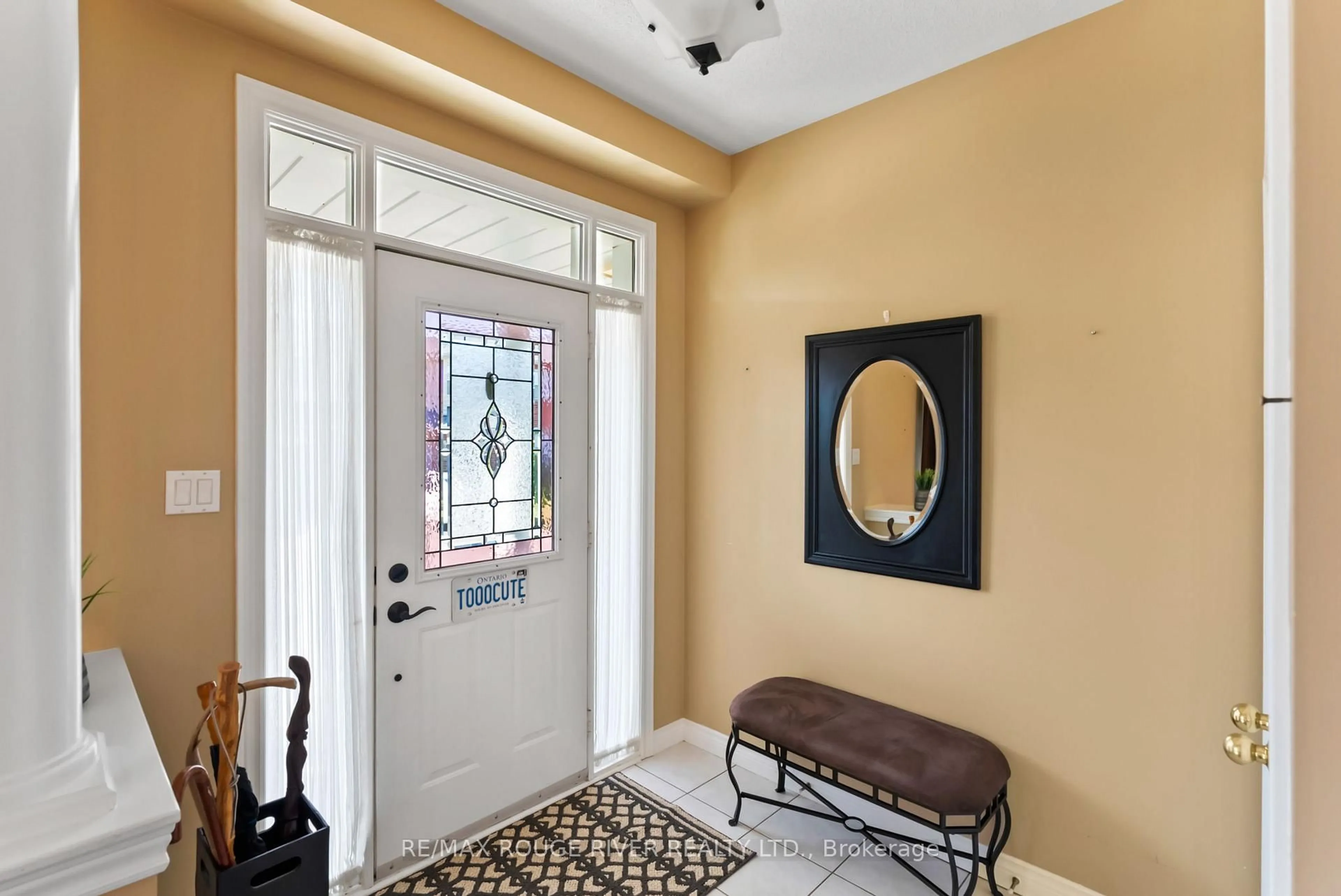 Indoor entryway for 2800 Courtice Rd #35, Clarington Ontario L1E 2M6