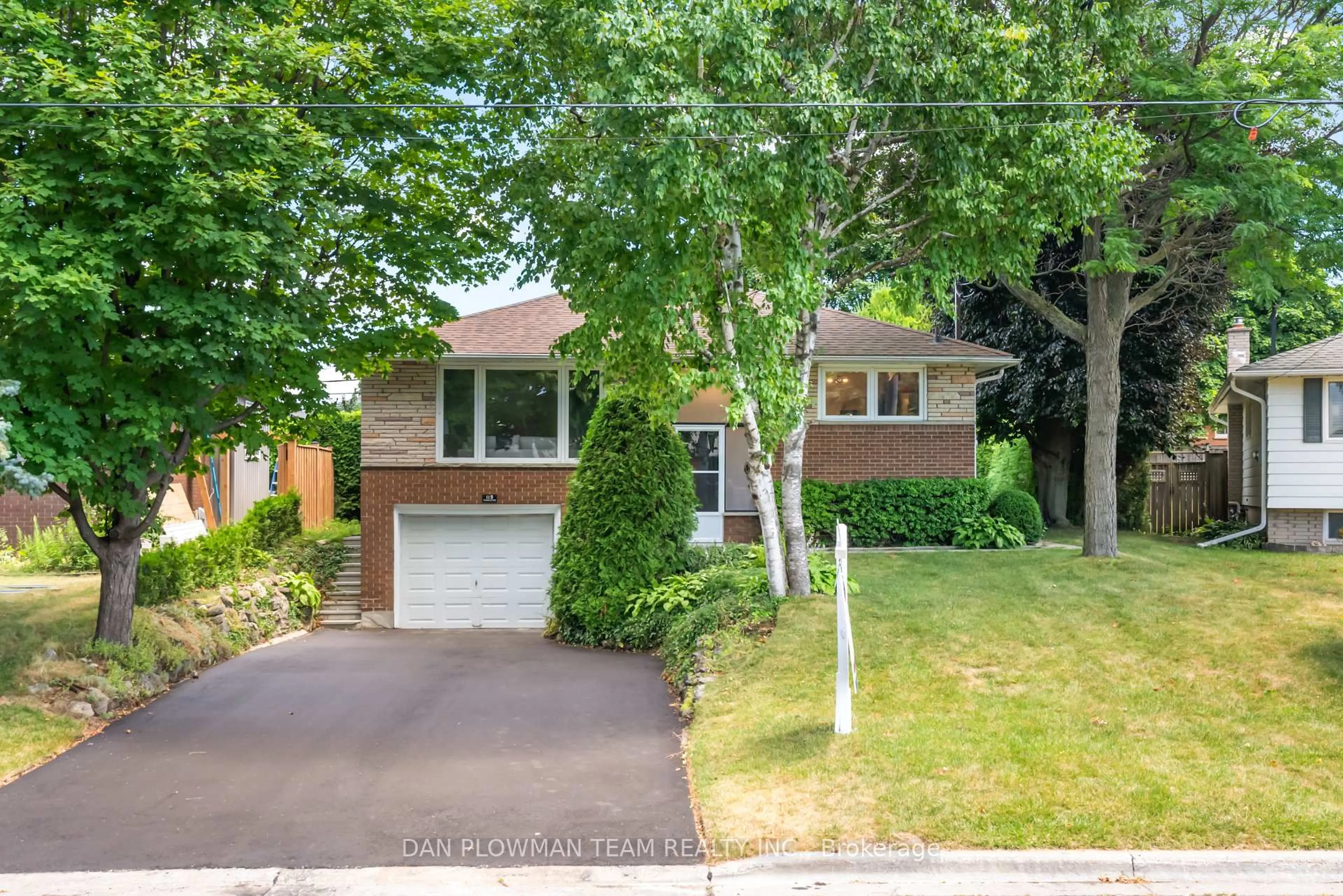 Home with brick exterior material, street for 119 Thorncliffe St, Oshawa Ontario L1H 7H3