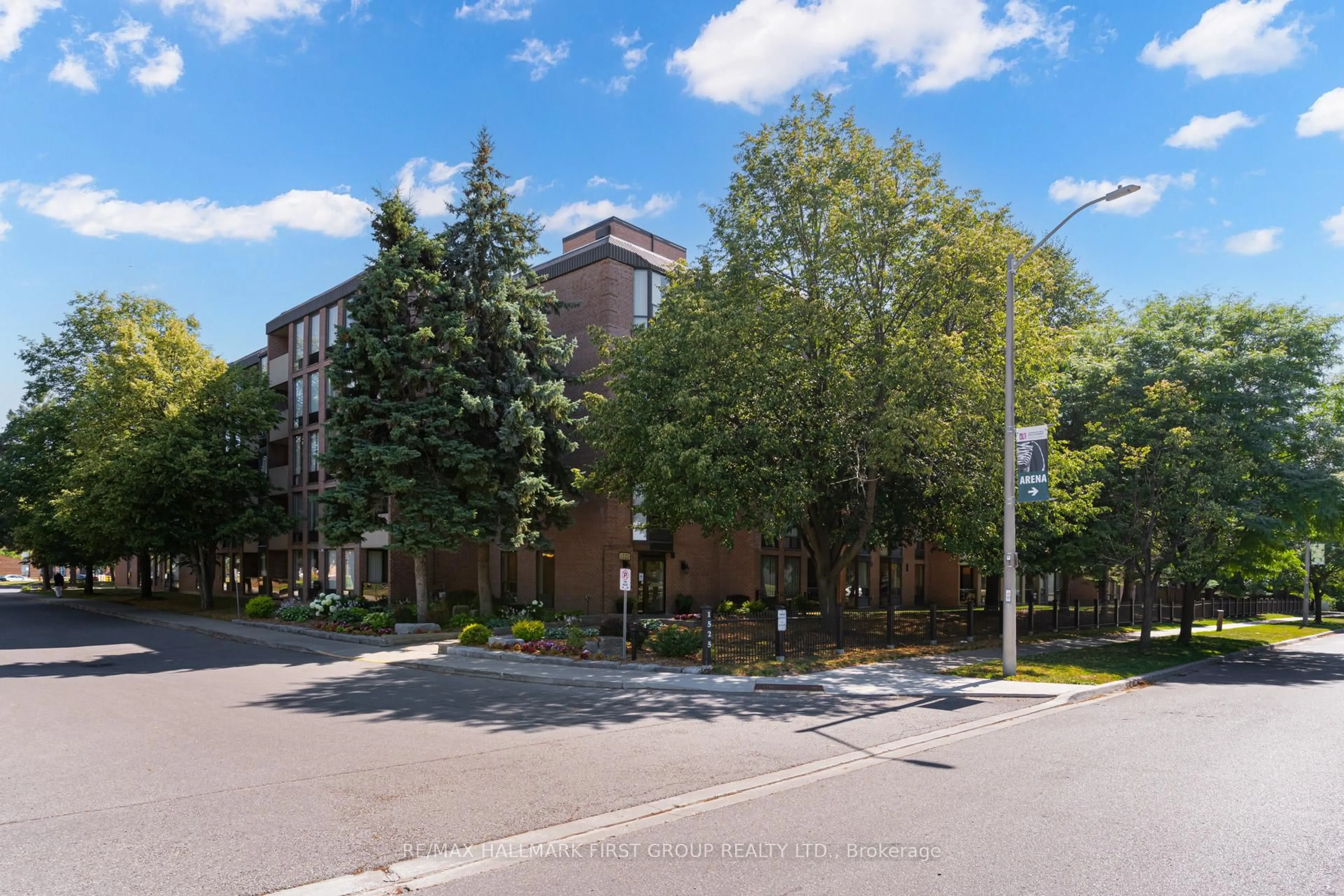 Patio, street for 1525 Diefenbaker Crt #110, Pickering Ontario L1V 3W1