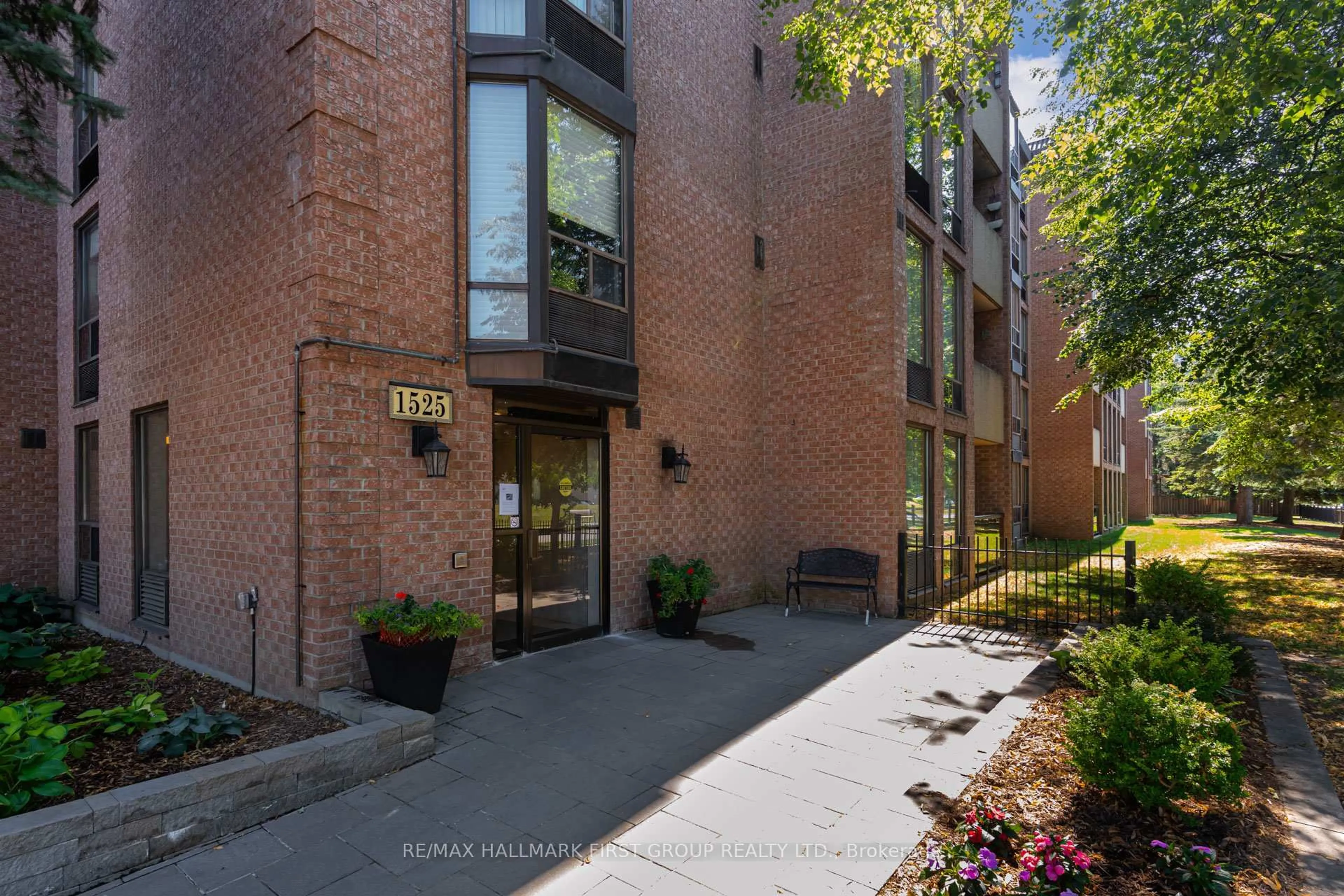 Unknown for 1525 Diefenbaker Crt #110, Pickering Ontario L1V 3W1