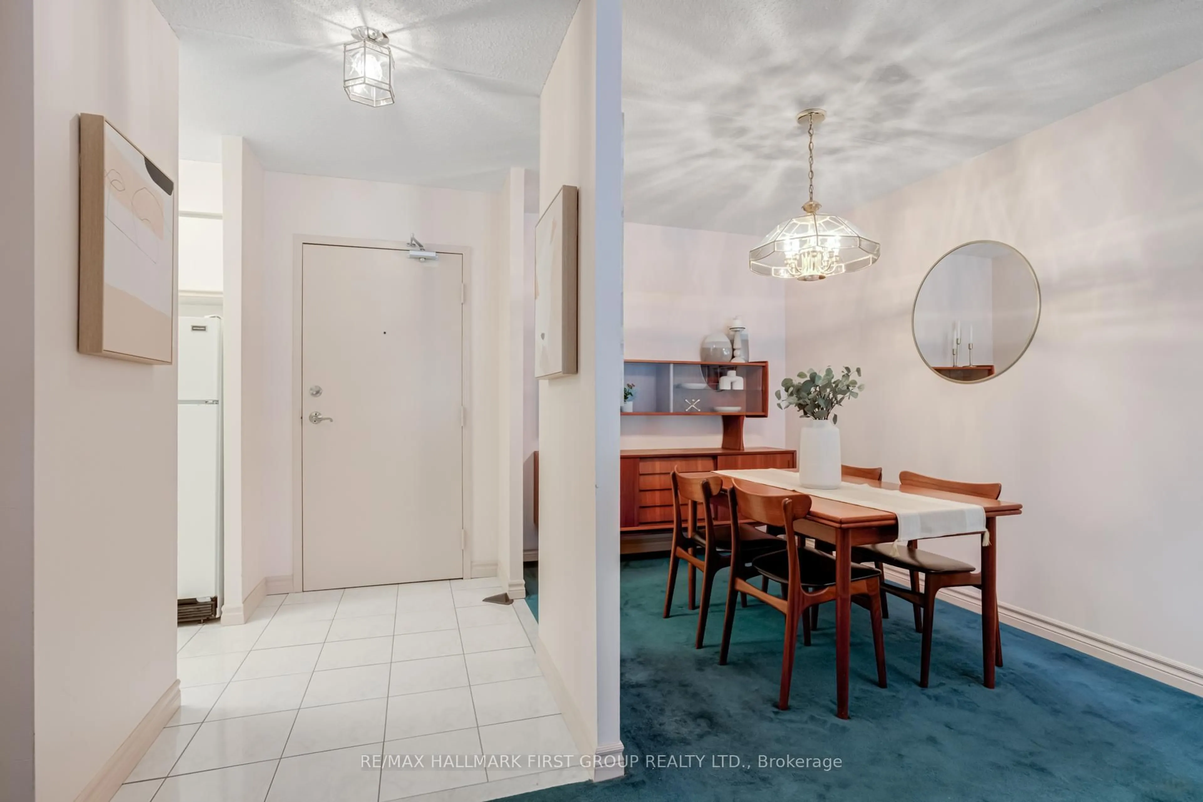 Dining room, ceramic/tile floor for 1525 Diefenbaker Crt #110, Pickering Ontario L1V 3W1