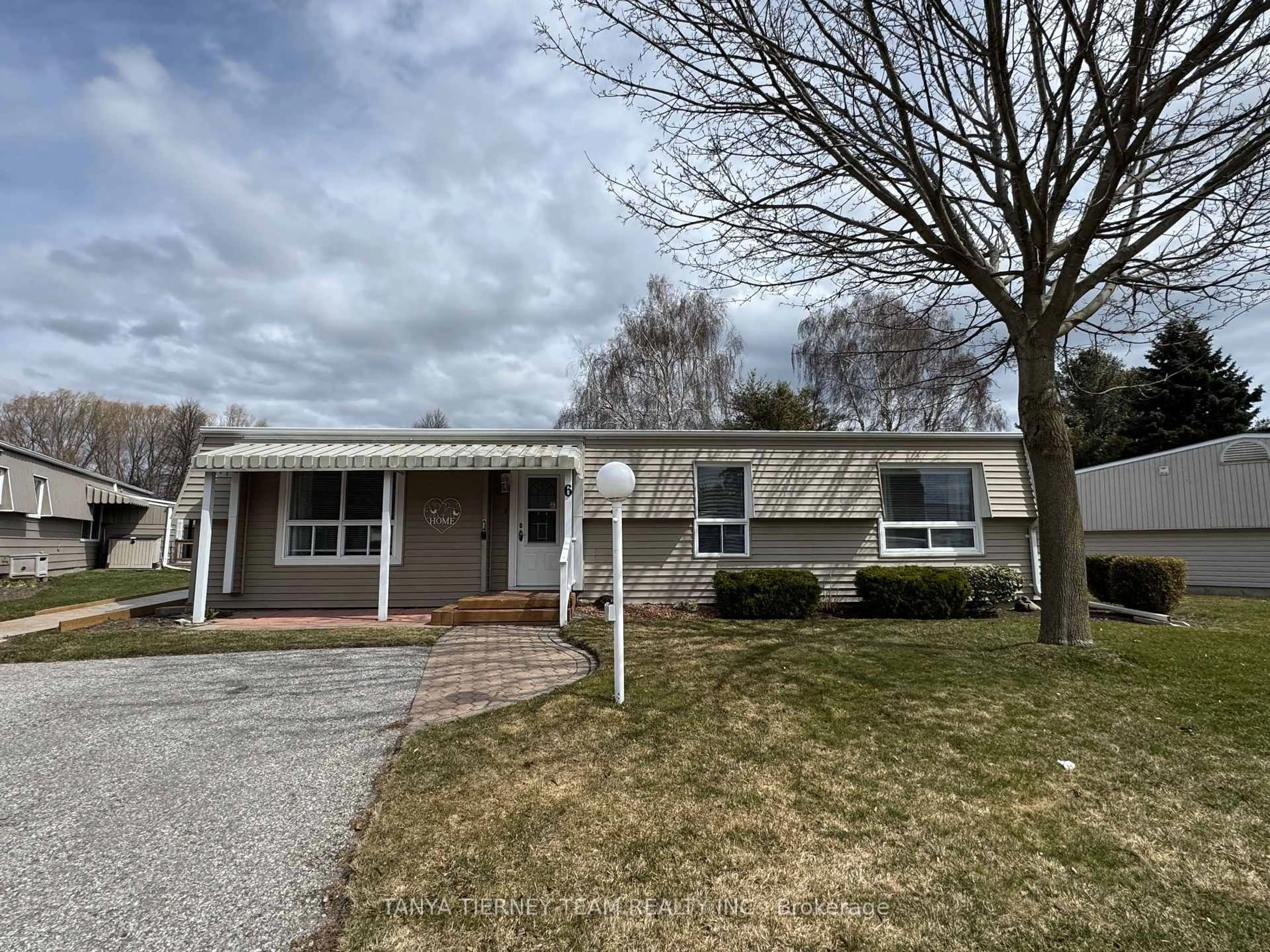 Home with vinyl exterior material, street for 6 The Cove Rd, Clarington Ontario L1B 1B9