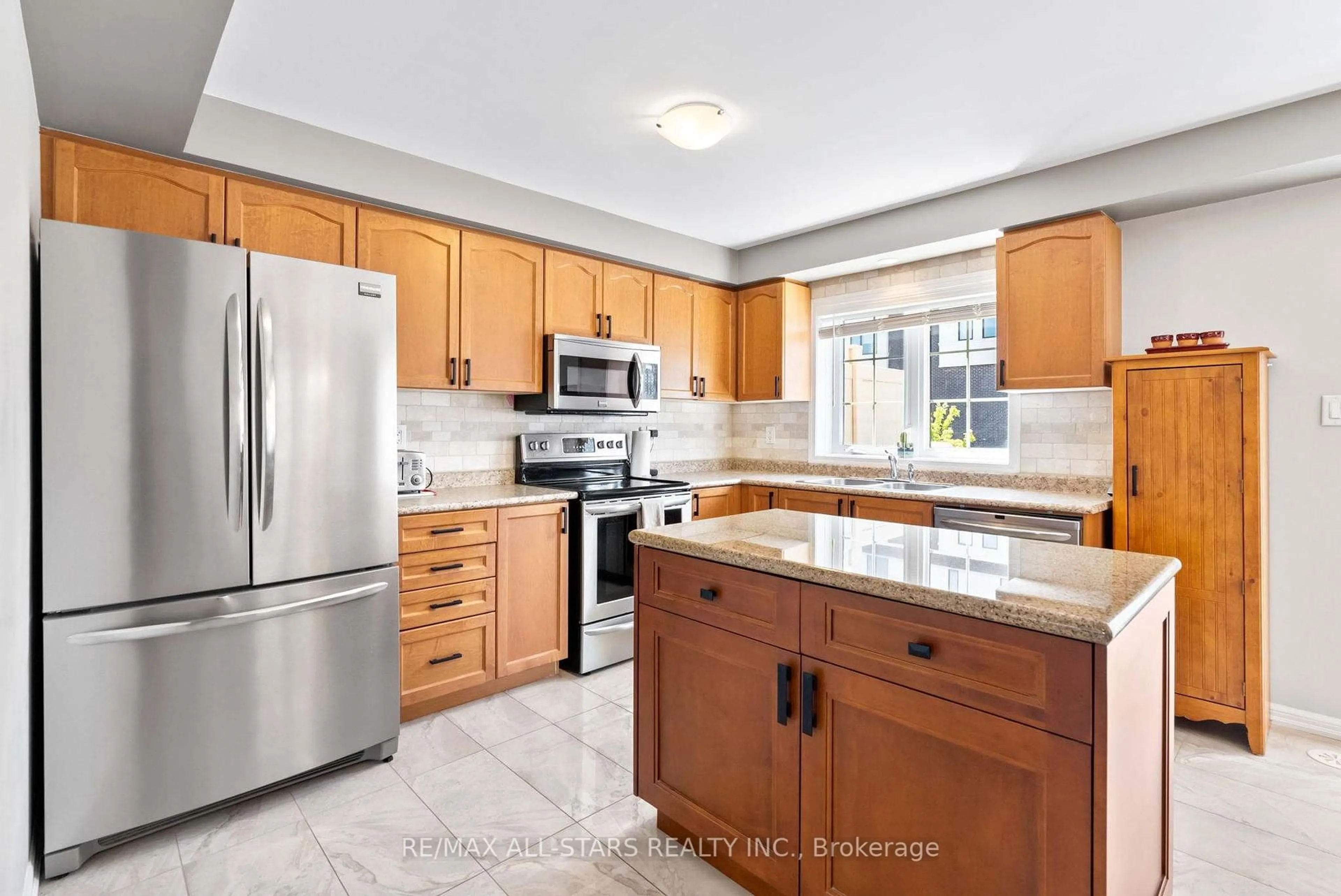 Standard kitchen, ceramic/tile floor for 2450 William Jackson Dr, Pickering Ontario L1X 0C3