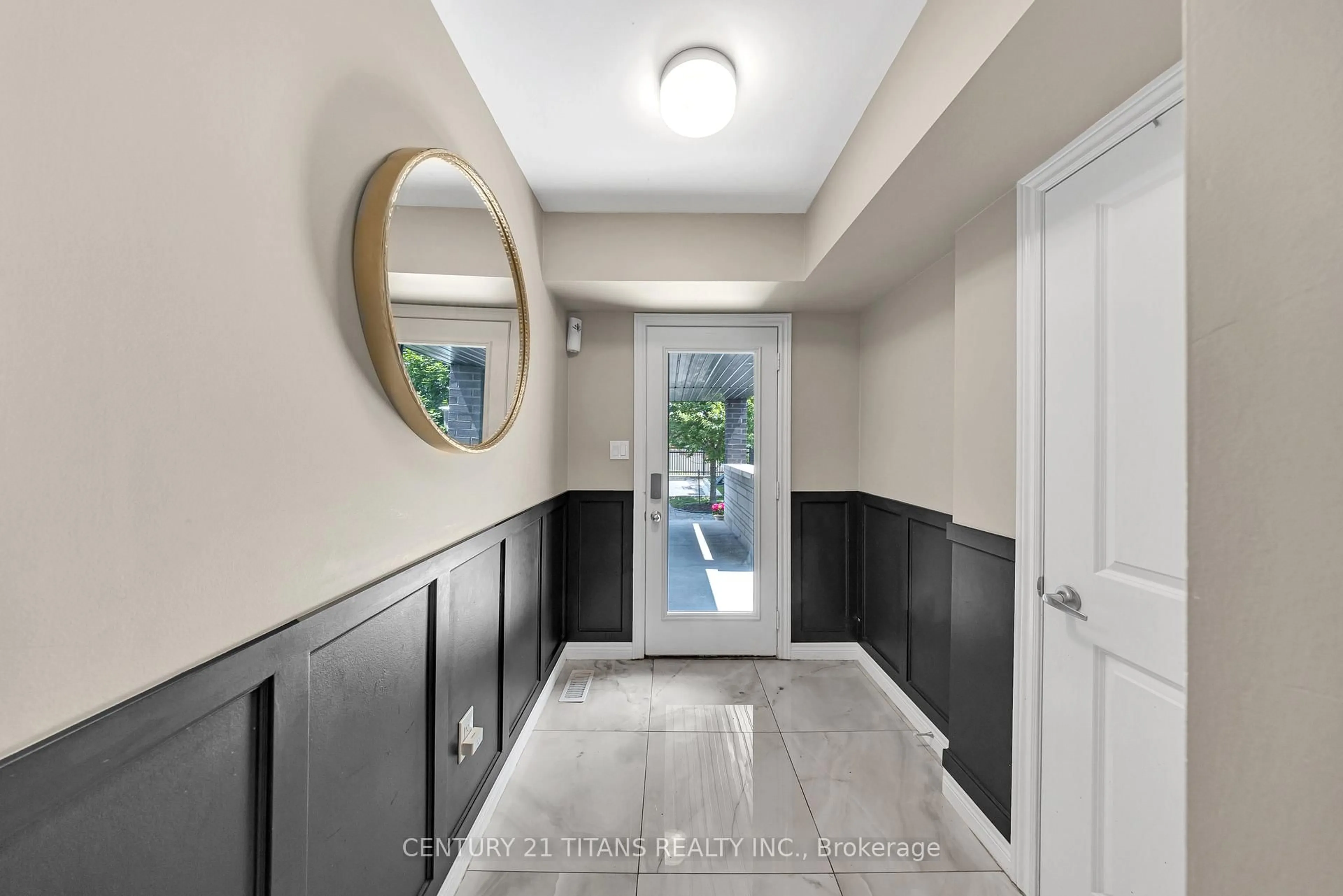 Indoor entryway for 1380 Gull Crossing, Pickering Ontario L1W 0B7
