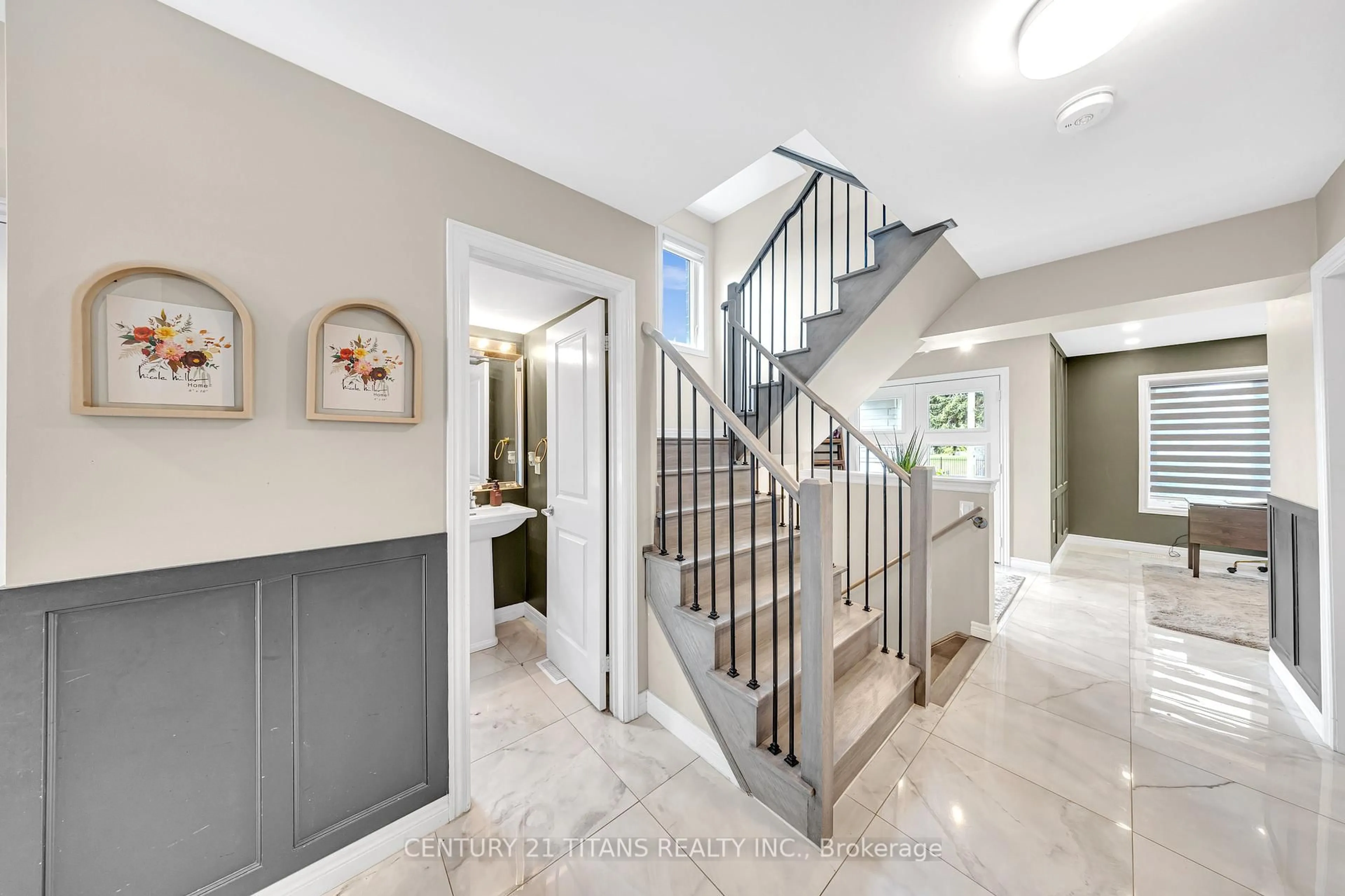 Indoor entryway for 1380 Gull Crossing, Pickering Ontario L1W 0B7