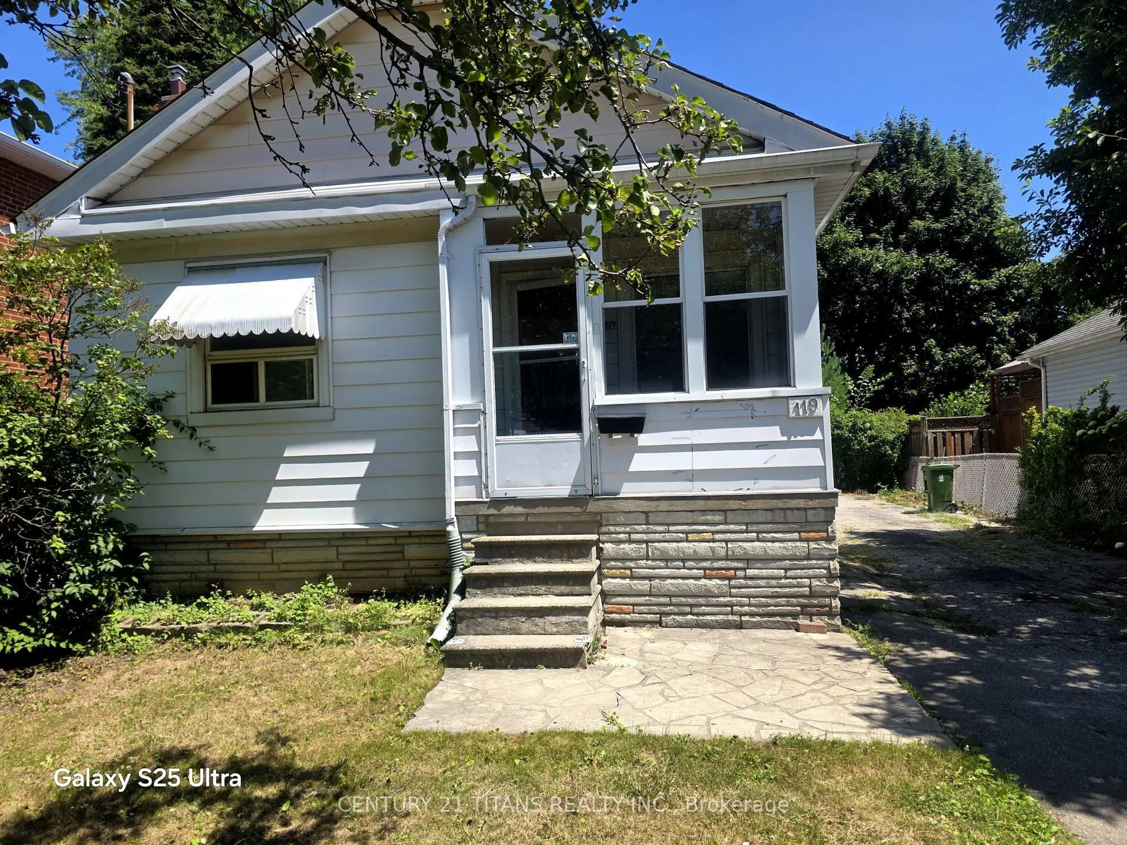 Home with vinyl exterior material, street for 119 Heale Ave, Toronto Ontario M1N 3Y2