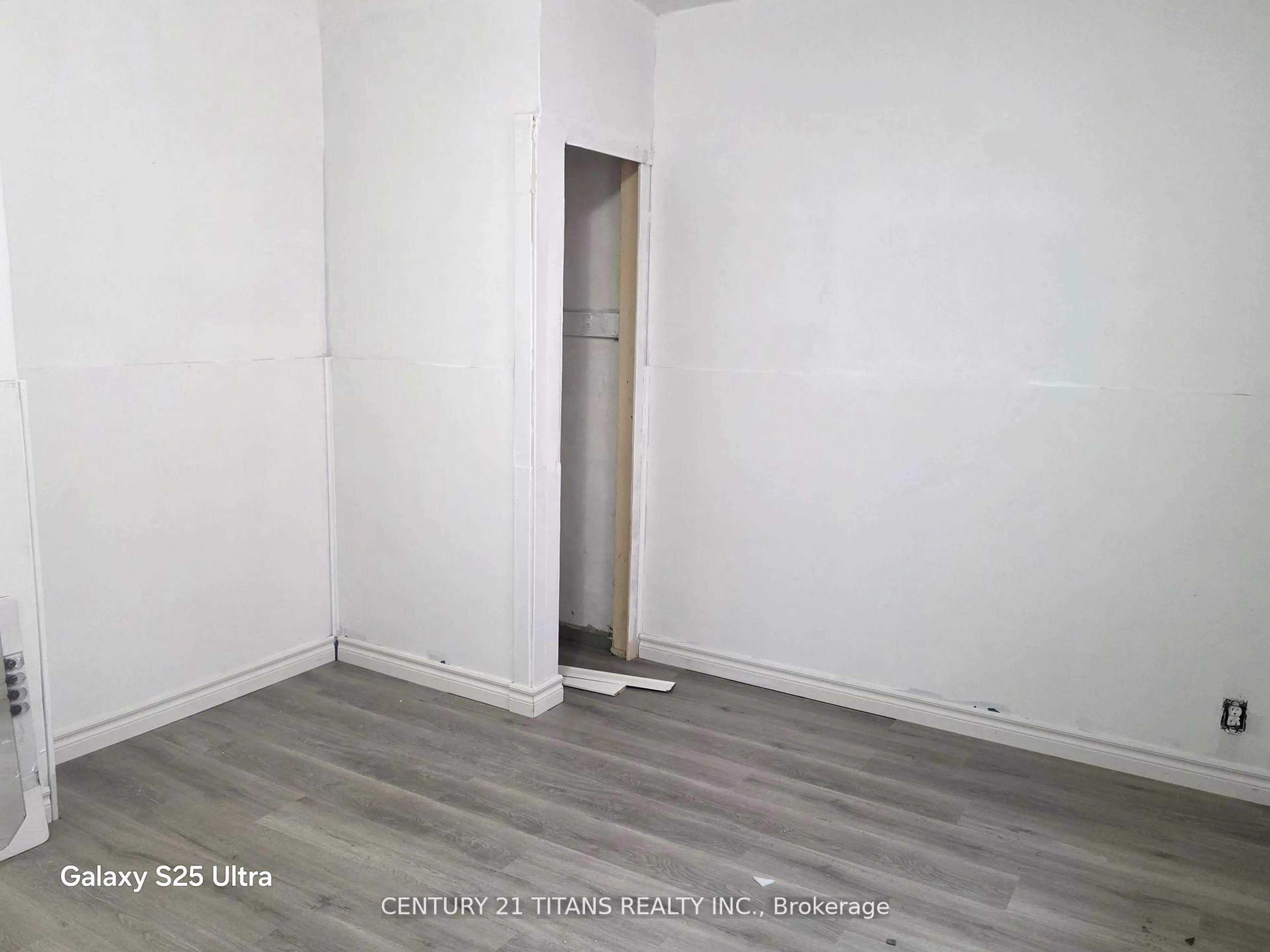 A pic of a room for 119 Heale Ave, Toronto Ontario M1N 3Y2