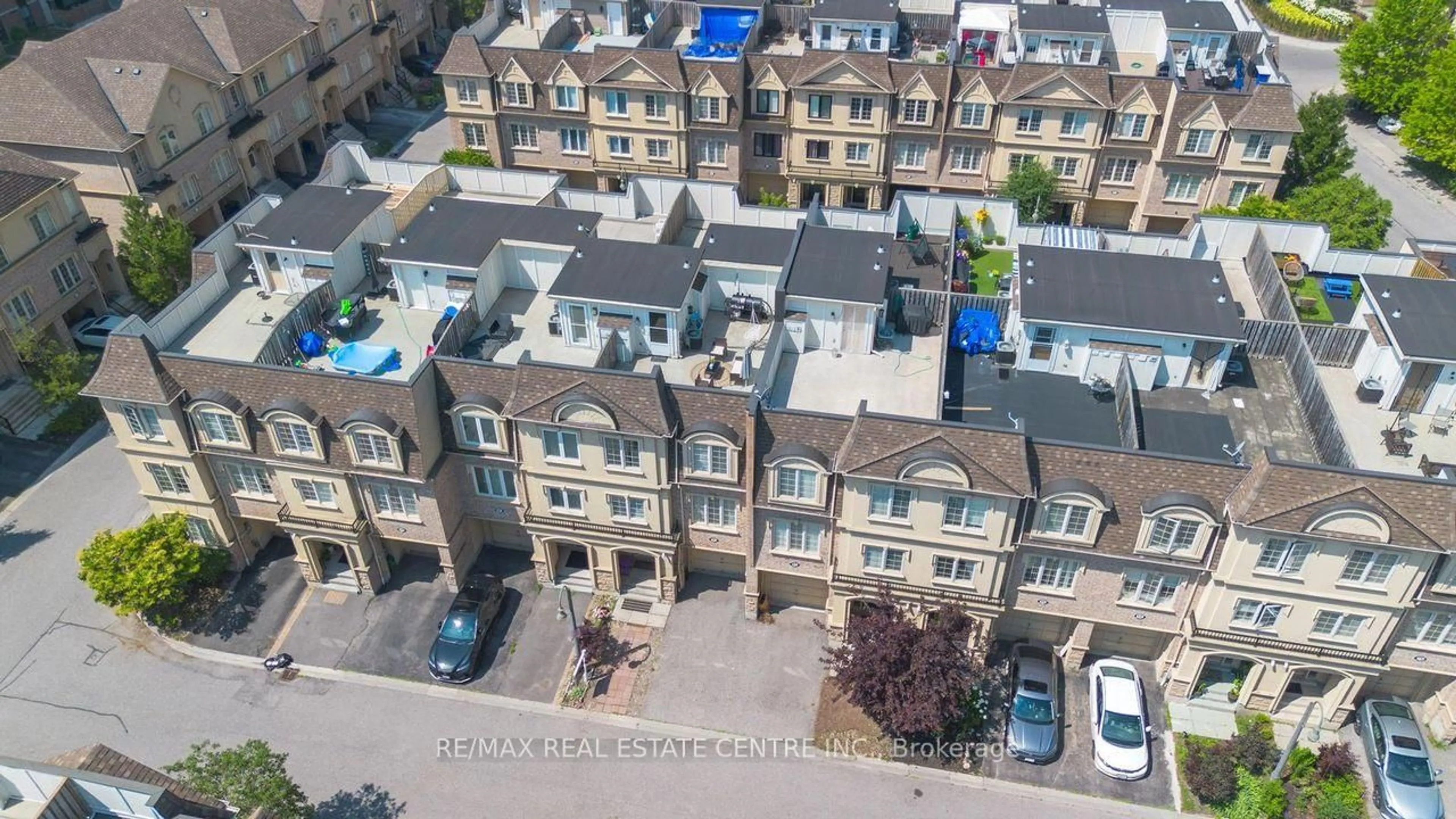 A pic from outside/outdoor area/front of a property/back of a property/a pic from drone, street for 1250 St. Martins Dr #66, Pickering Ontario L1W 0A2