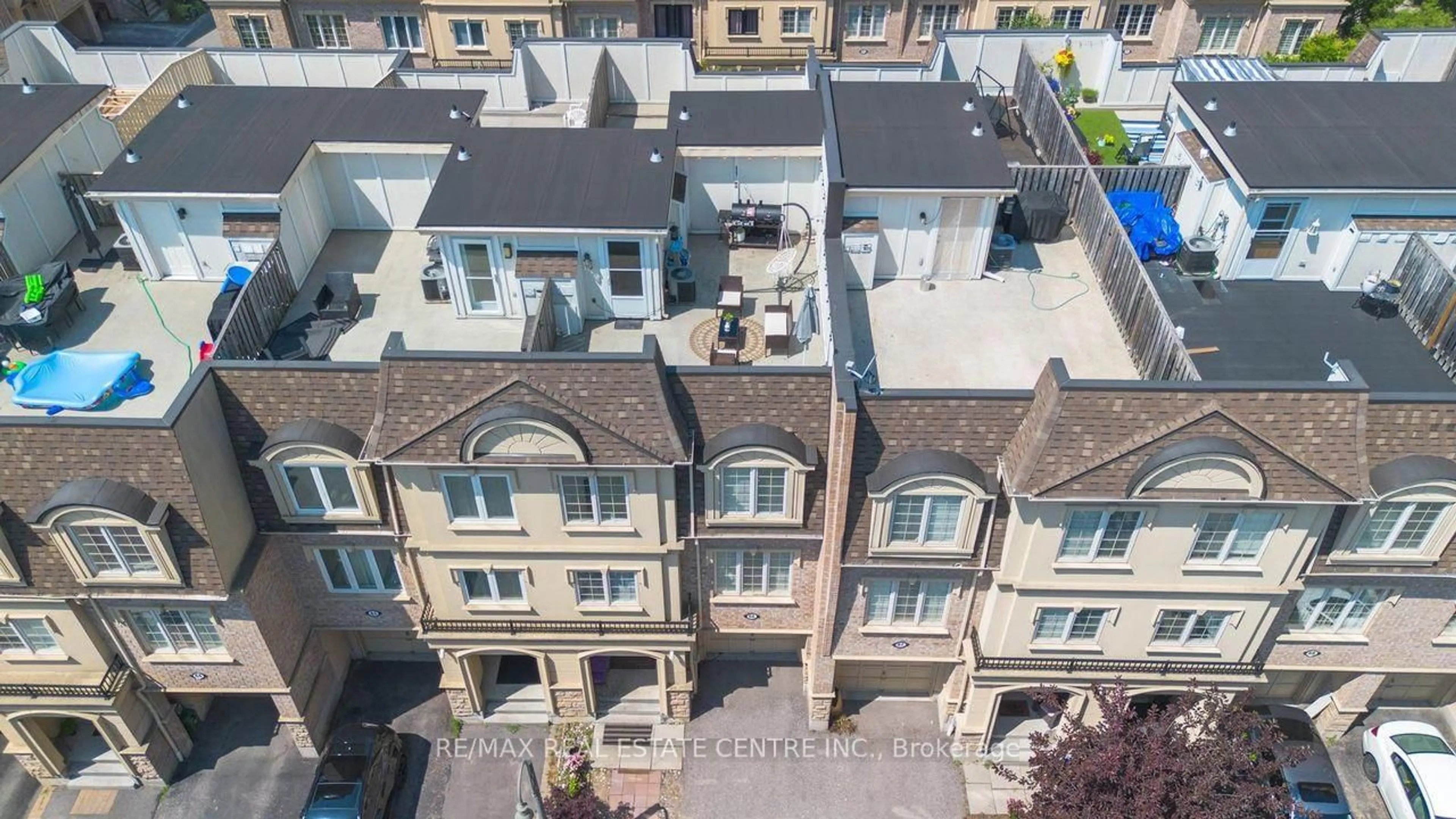 A pic from outside/outdoor area/front of a property/back of a property/a pic from drone, city buildings view from balcony for 1250 St. Martins Dr #66, Pickering Ontario L1W 0A2