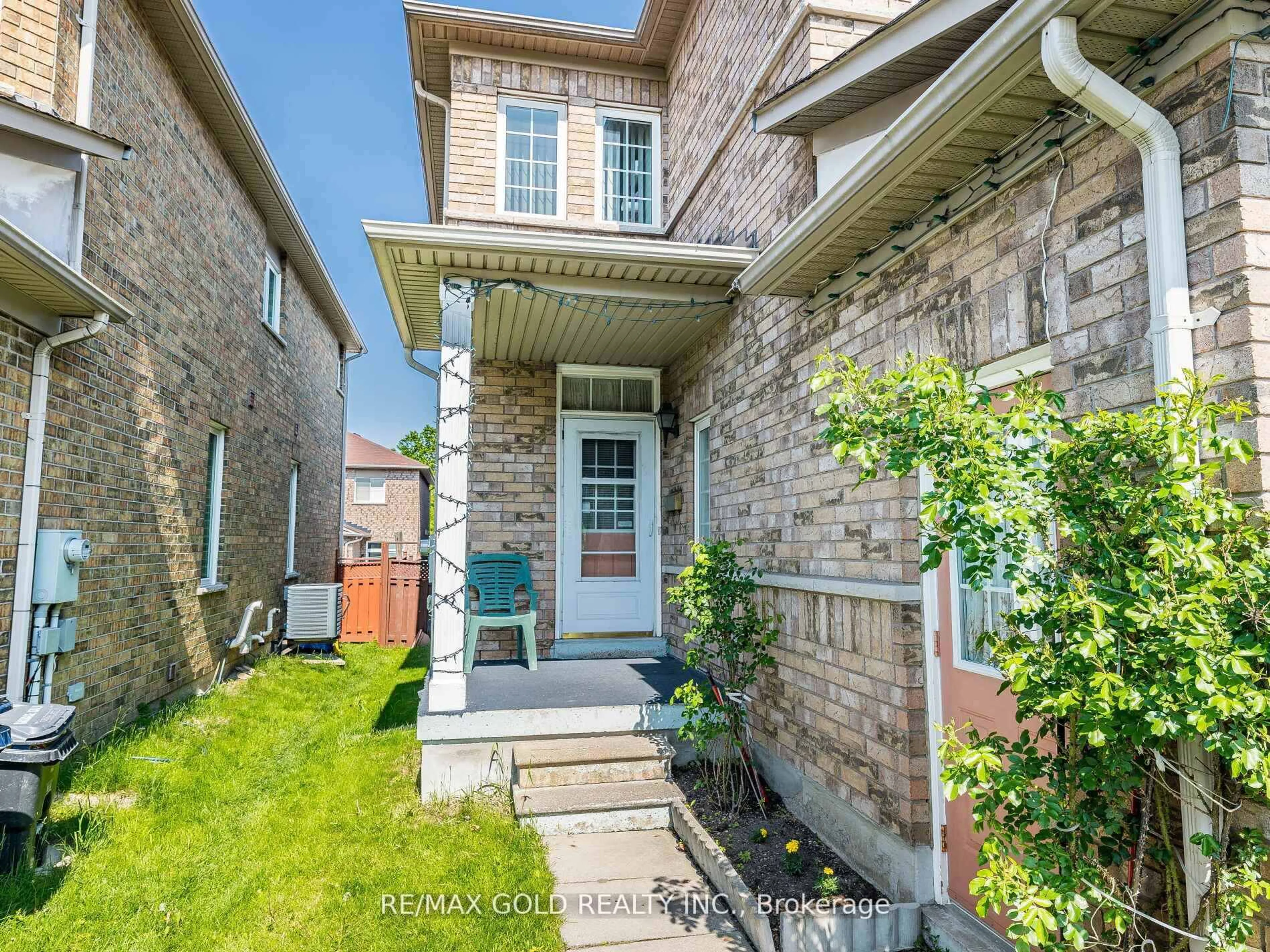 Home with brick exterior material, street for 17 Mourning Dove Cres, Toronto Ontario M1B 6A7
