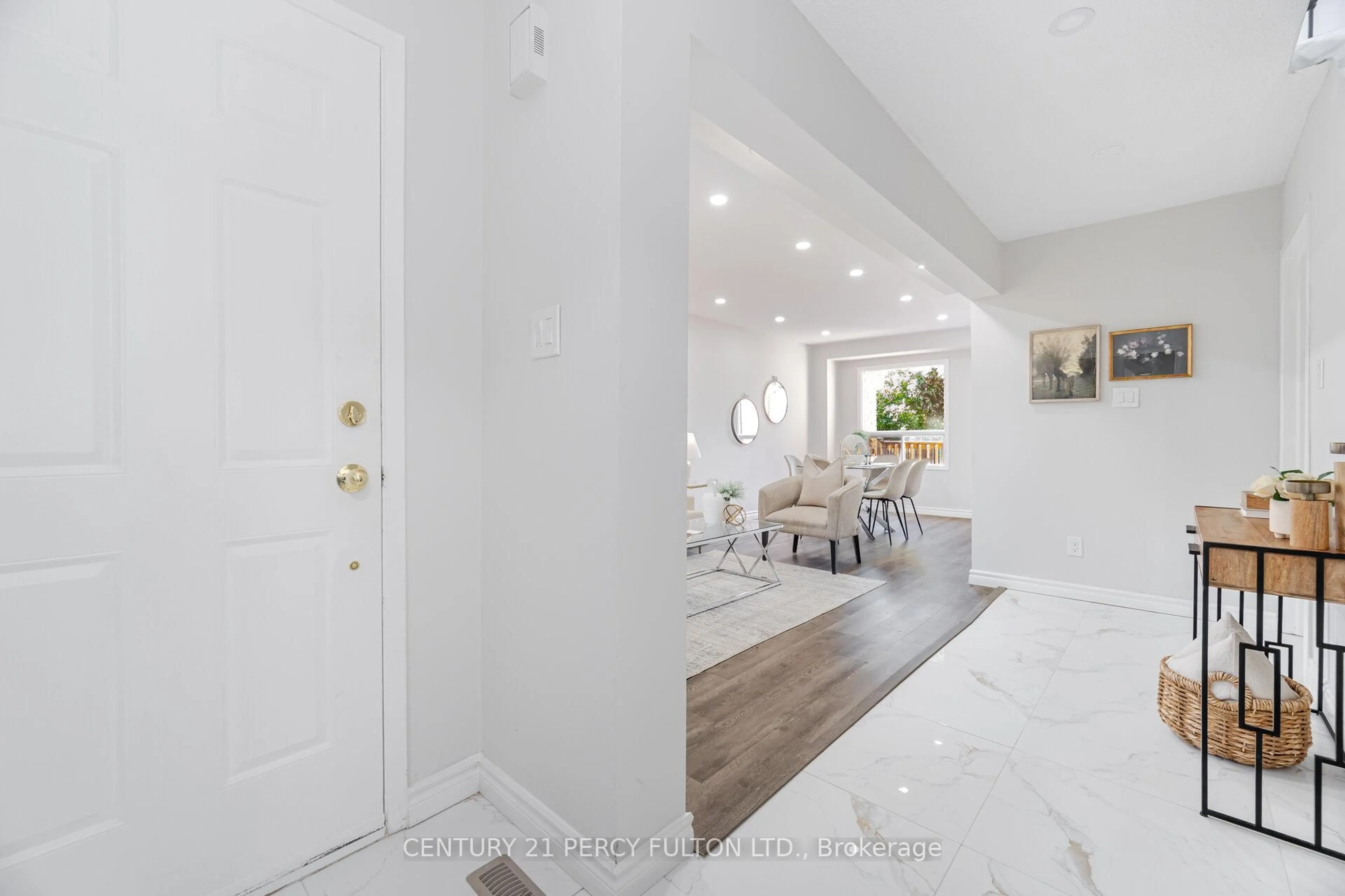 Indoor entryway for 1927 Parkside Dr, Pickering Ontario L1V 3N6