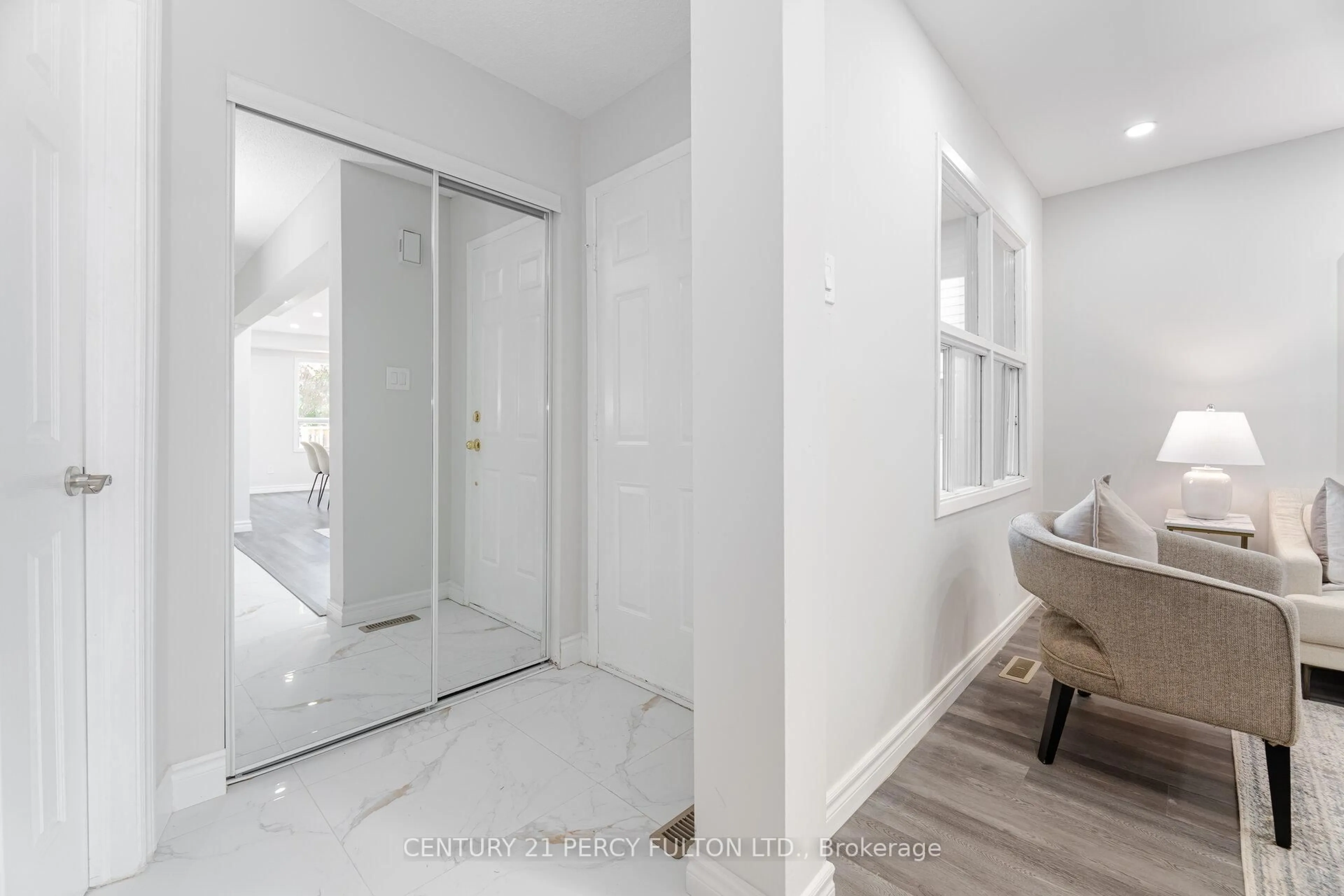 Indoor entryway for 1927 Parkside Dr, Pickering Ontario L1V 3N6