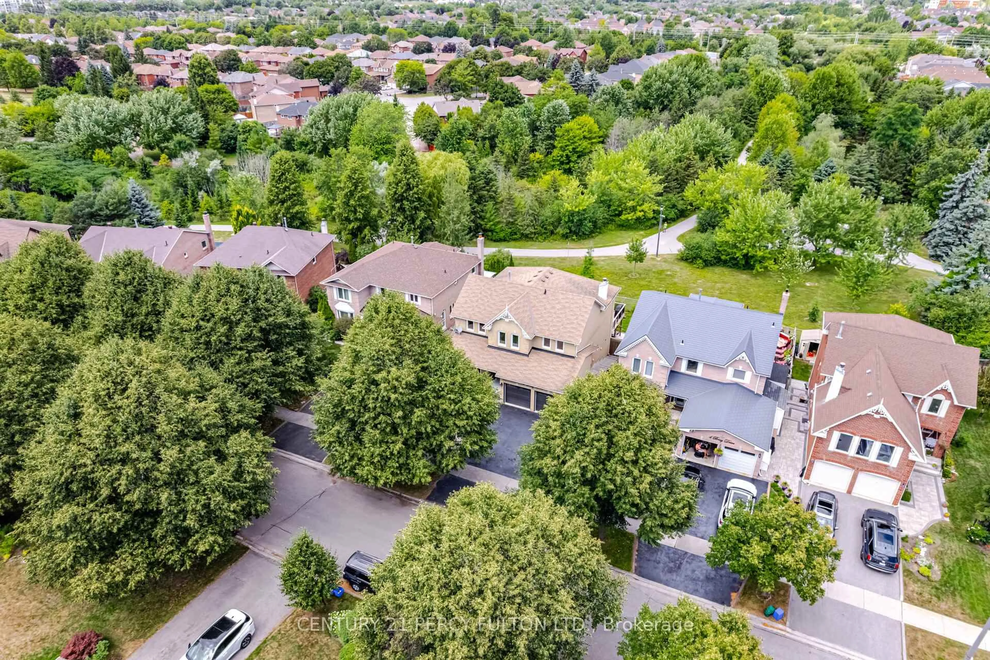 A pic from outside/outdoor area/front of a property/back of a property/a pic from drone, street for 6 Bray Dr, Ajax Ontario L1T 3M1