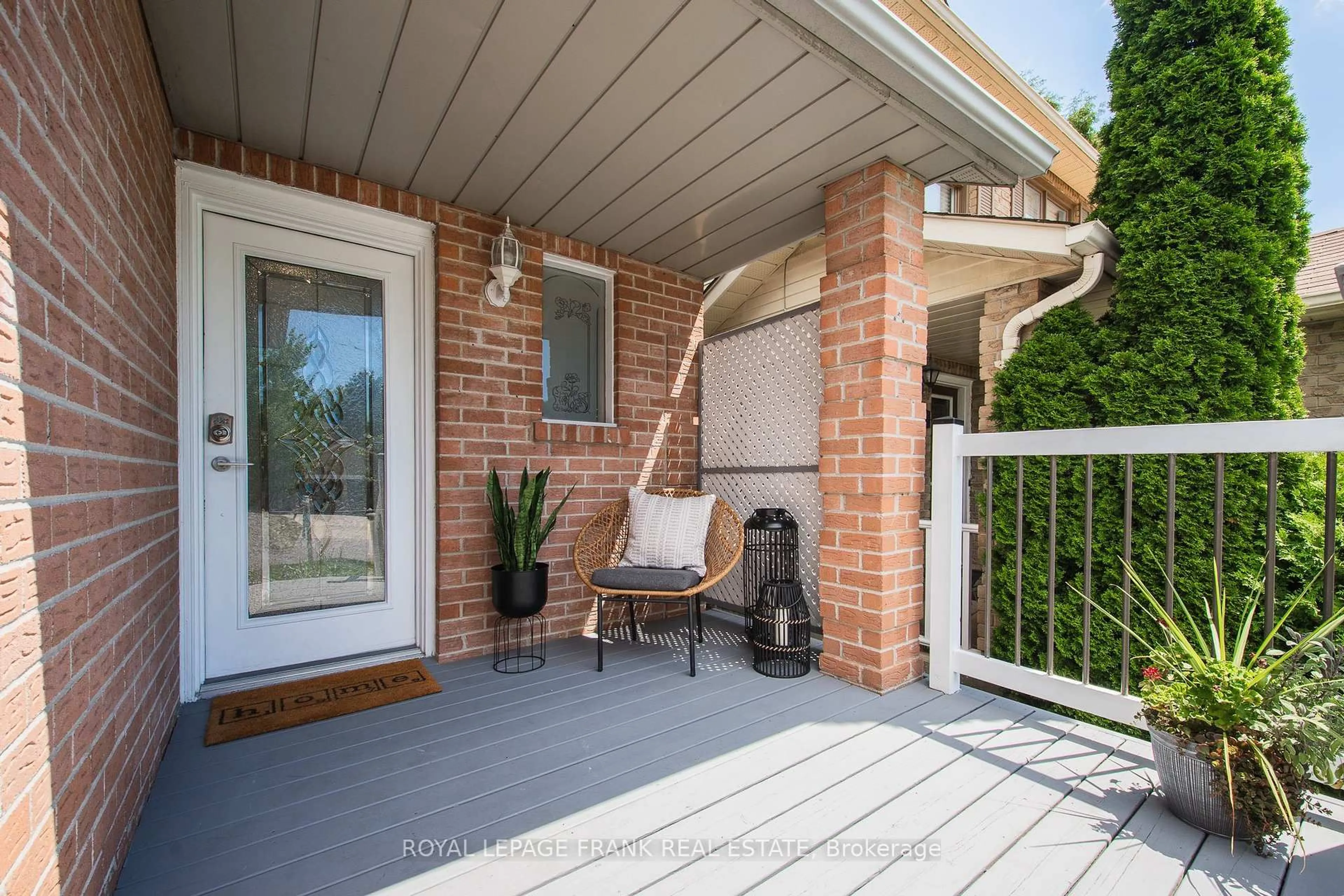 Patio, street for 156 Overbank Dr, Oshawa Ontario L1J 7Y5