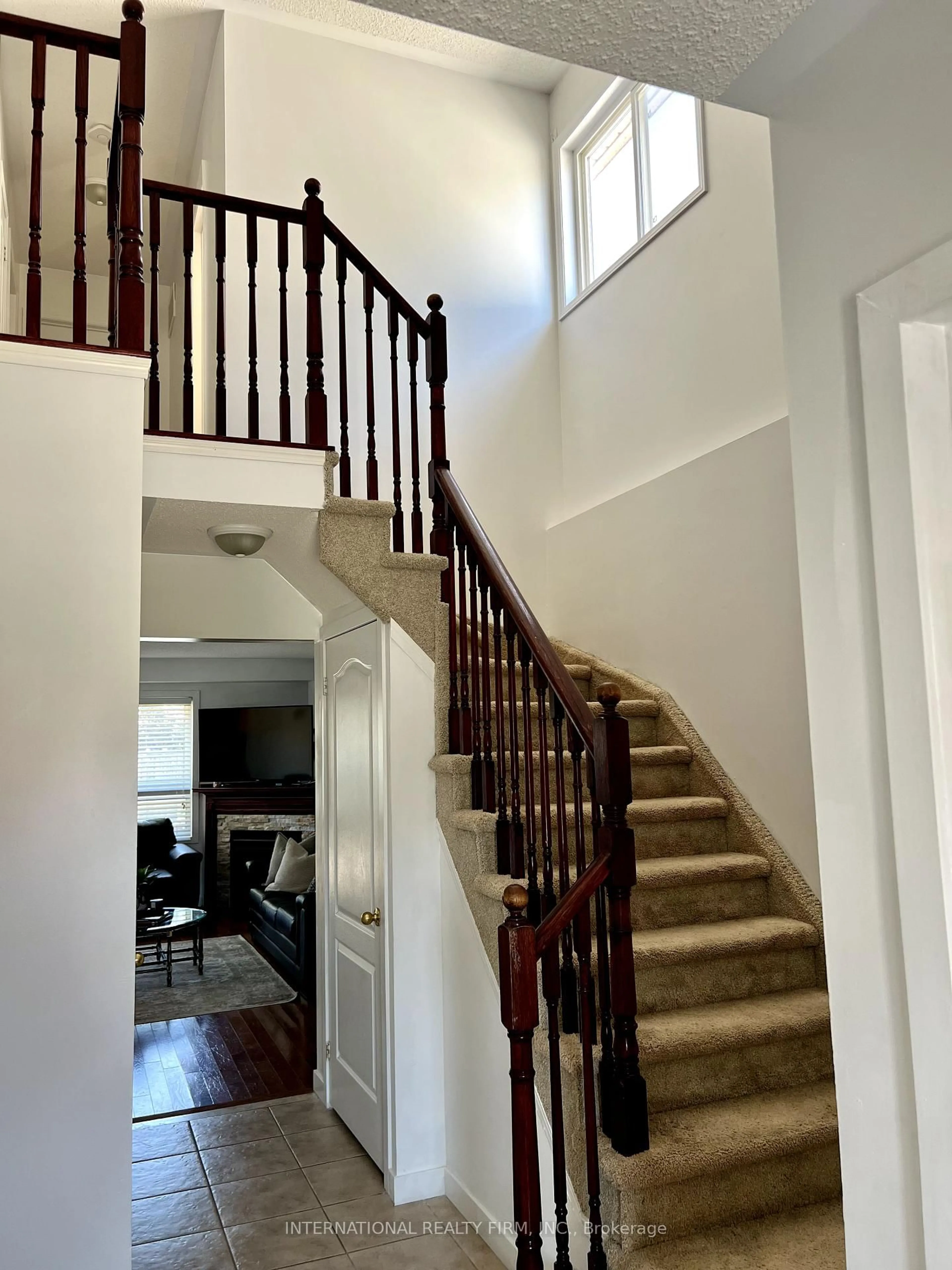 Stairs for 560 Falconridge Dr, Oshawa Ontario L1K 0C1