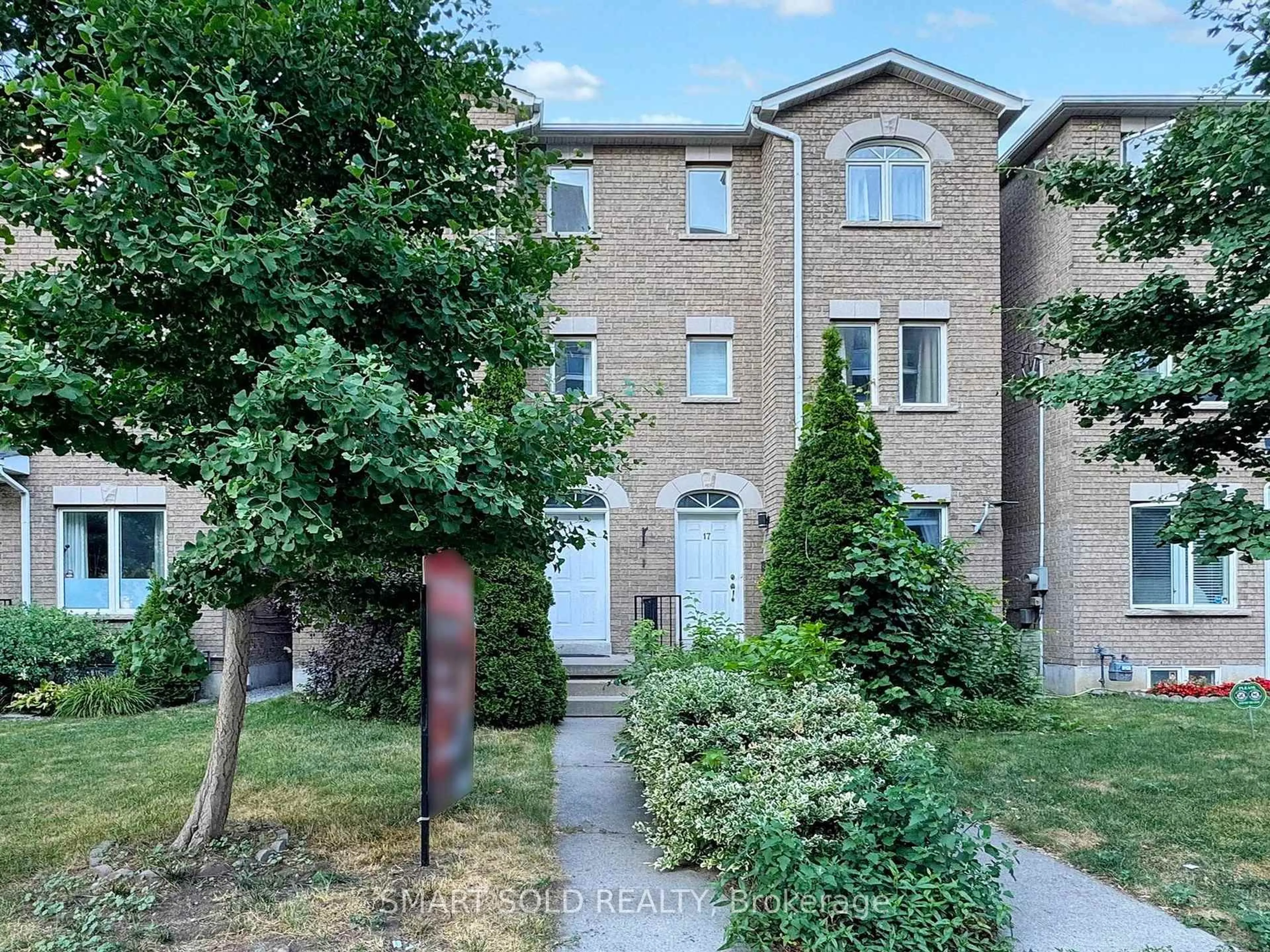 A pic from outside/outdoor area/front of a property/back of a property/a pic from drone, street for 19 Trent Ave, Toronto Ontario M4C 5C6