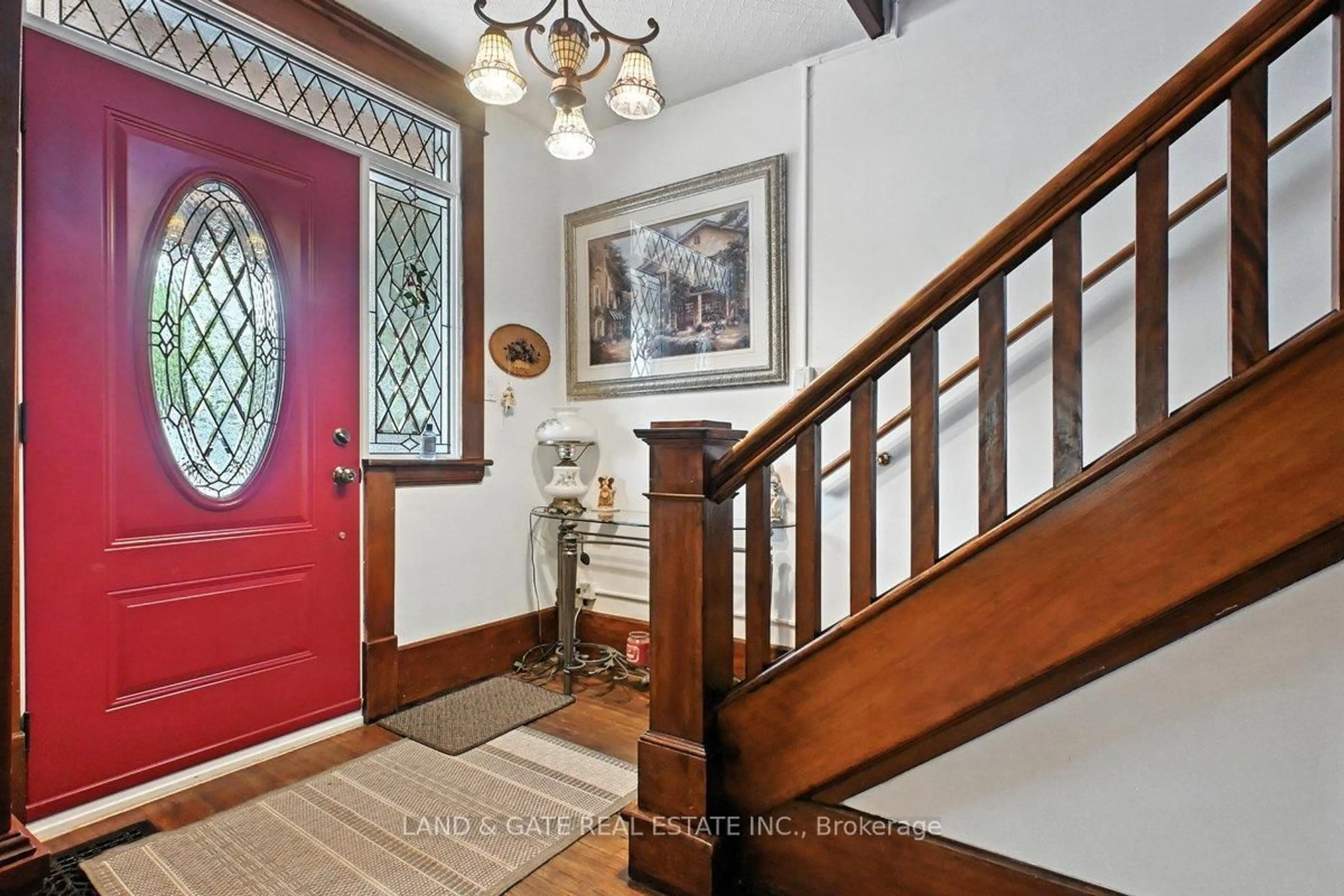 Indoor foyer for 519 Kingston Rd, Ajax Ontario L1S 6M1
