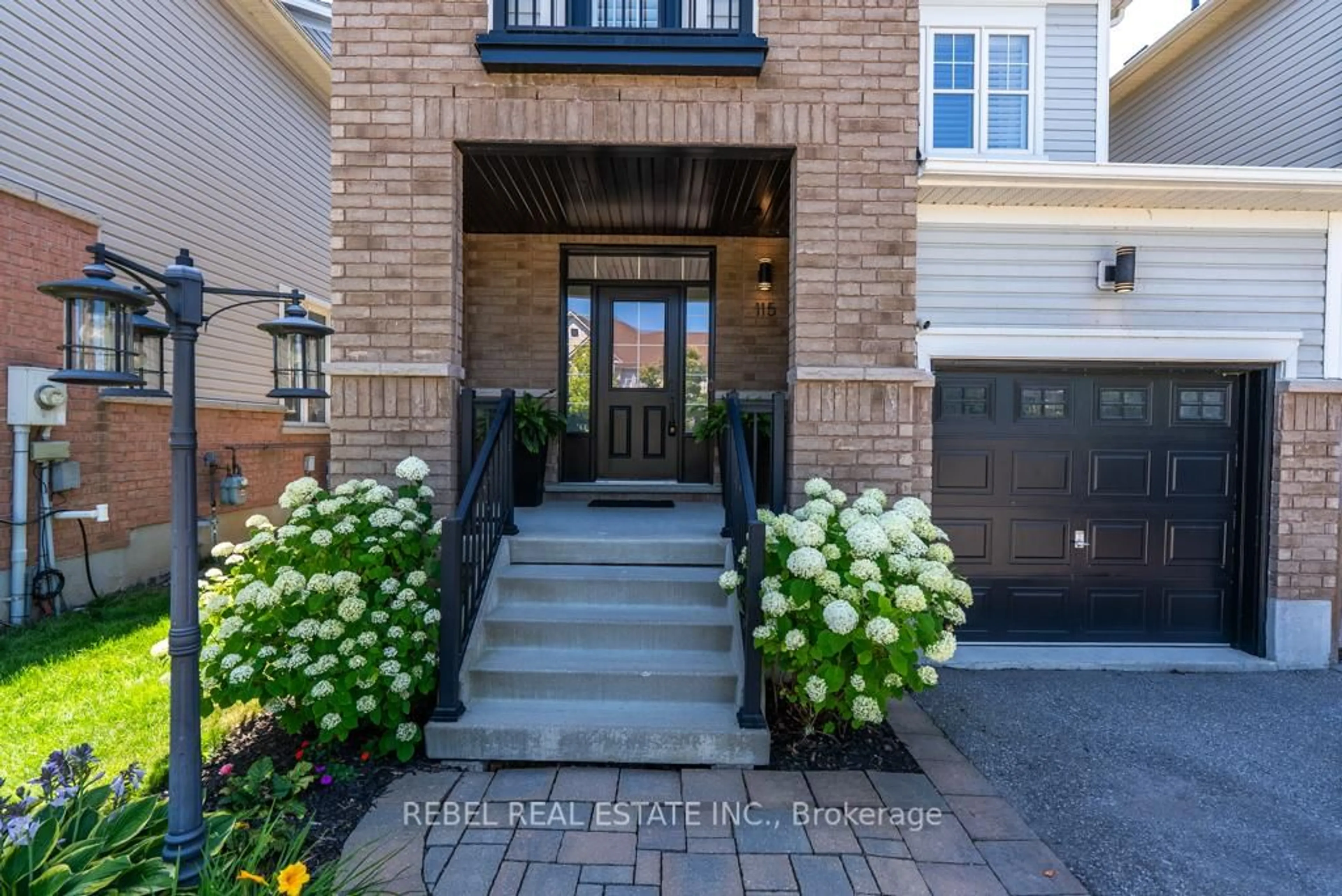 Indoor entryway for 115 James Govan Dr, Whitby Ontario L1N 0H4