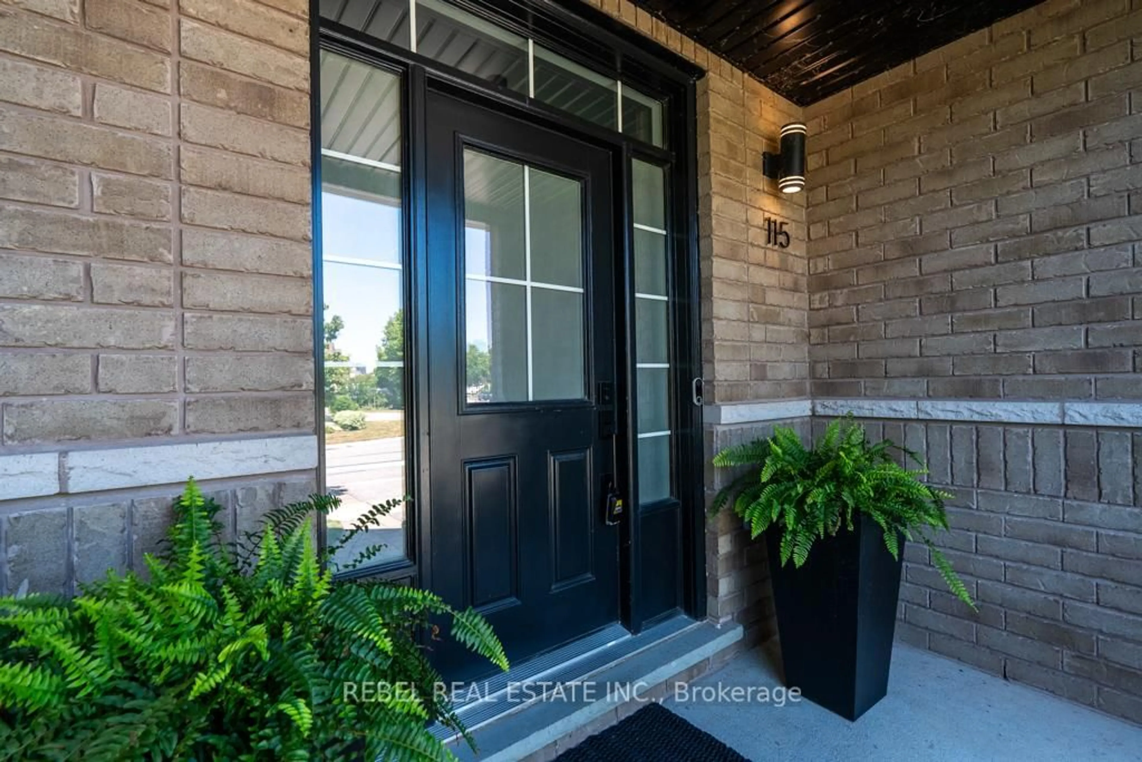 Indoor entryway for 115 James Govan Dr, Whitby Ontario L1N 0H4