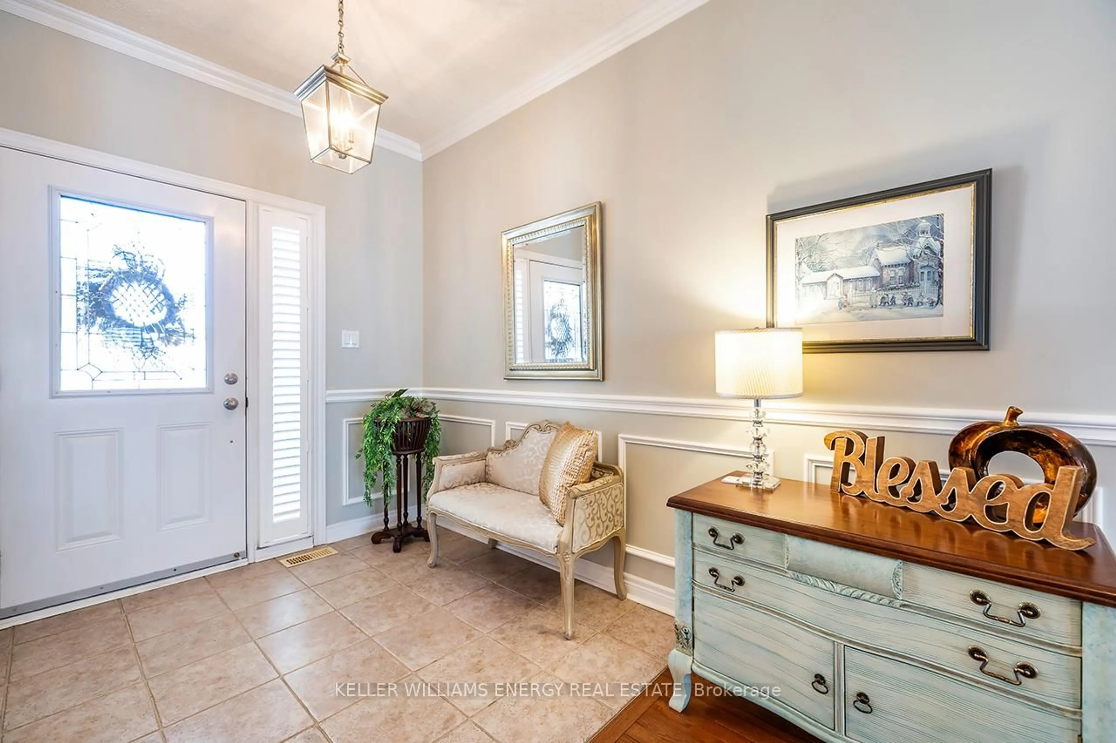 Indoor entryway for 16 Kissingbridge Lane, Clarington Ontario L1B 0B2