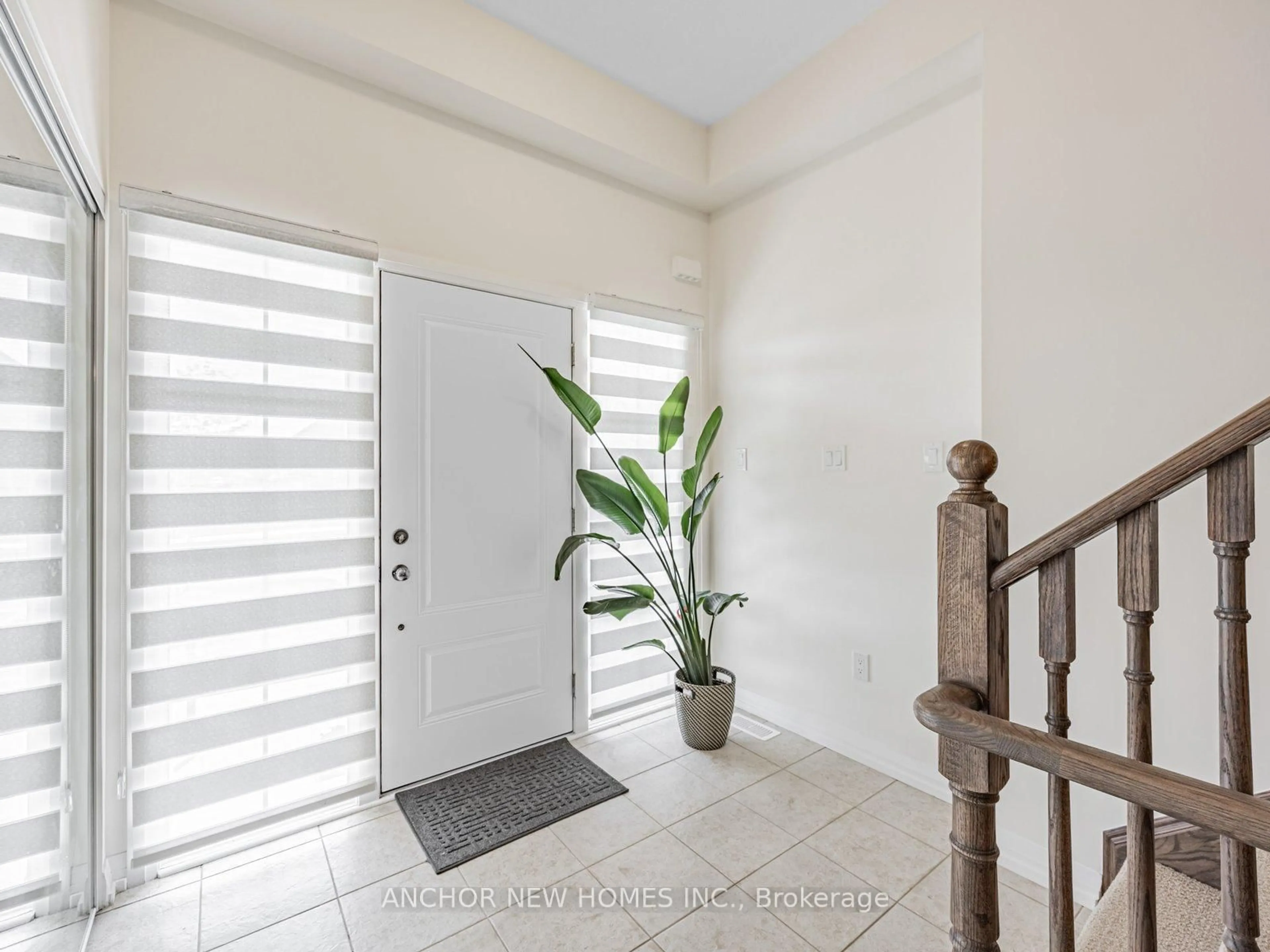 Indoor entryway for 62 Holtby Crt, Scugog Ontario L9L 0B4