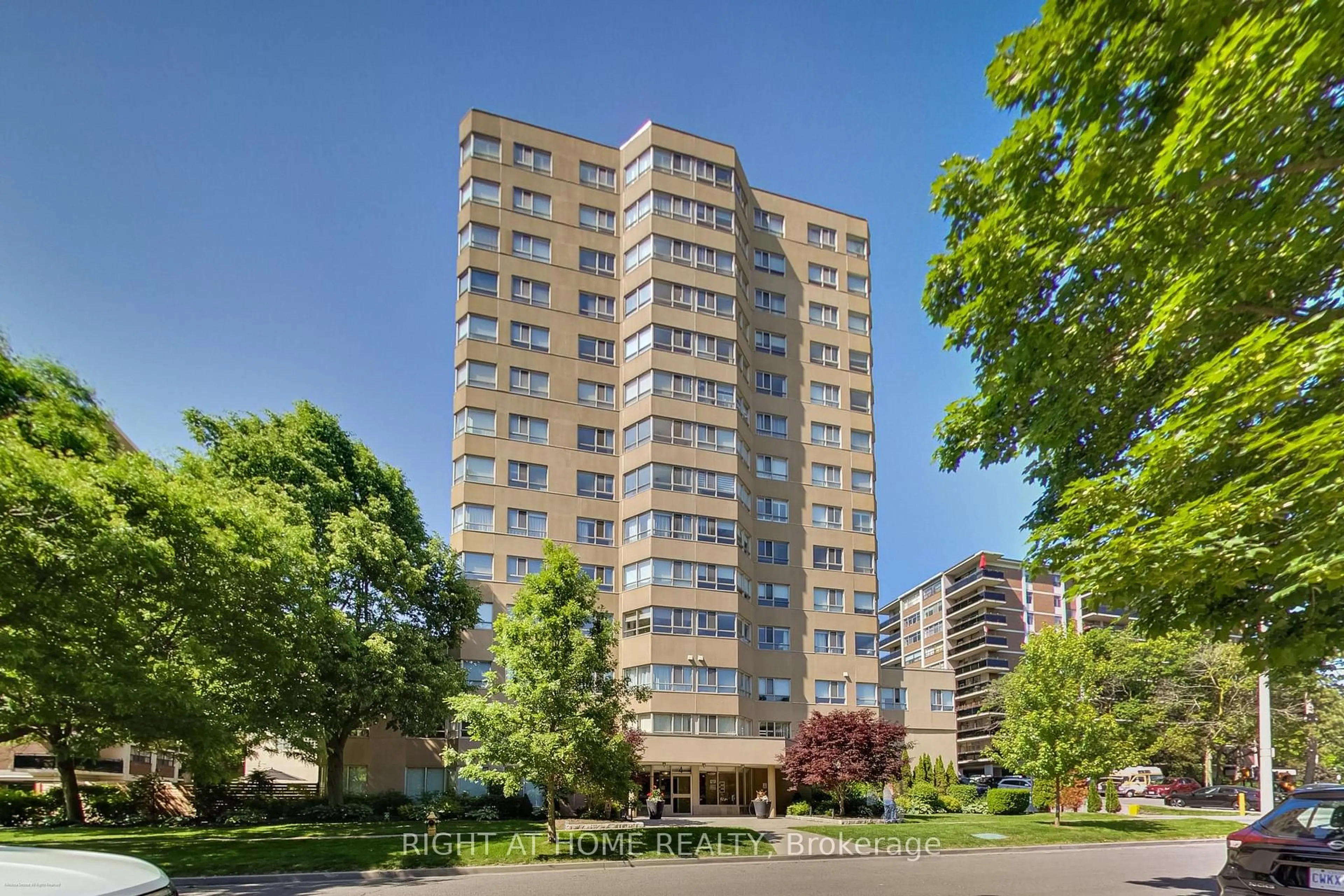 Patio, building for 4 Park Vista #1109, Toronto Ontario M4B 3M8