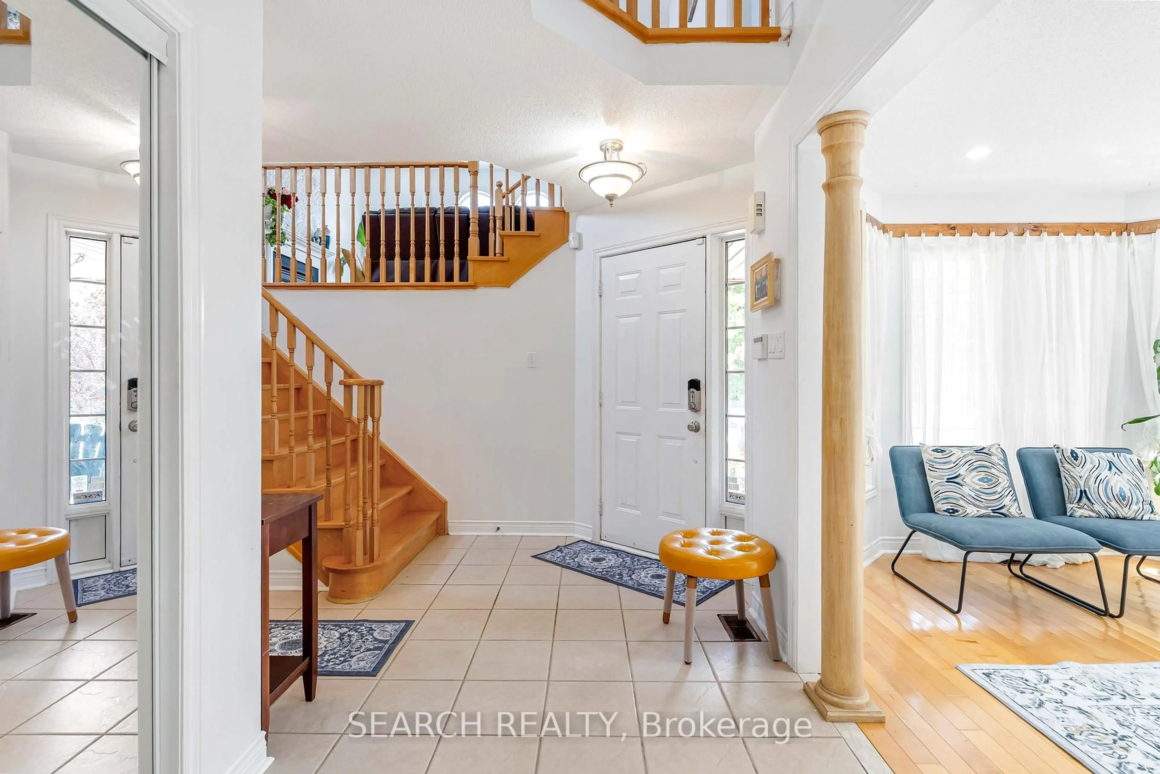 Indoor entryway for 106 Tom Edwards Dr, Whitby Ontario L1R 2S5