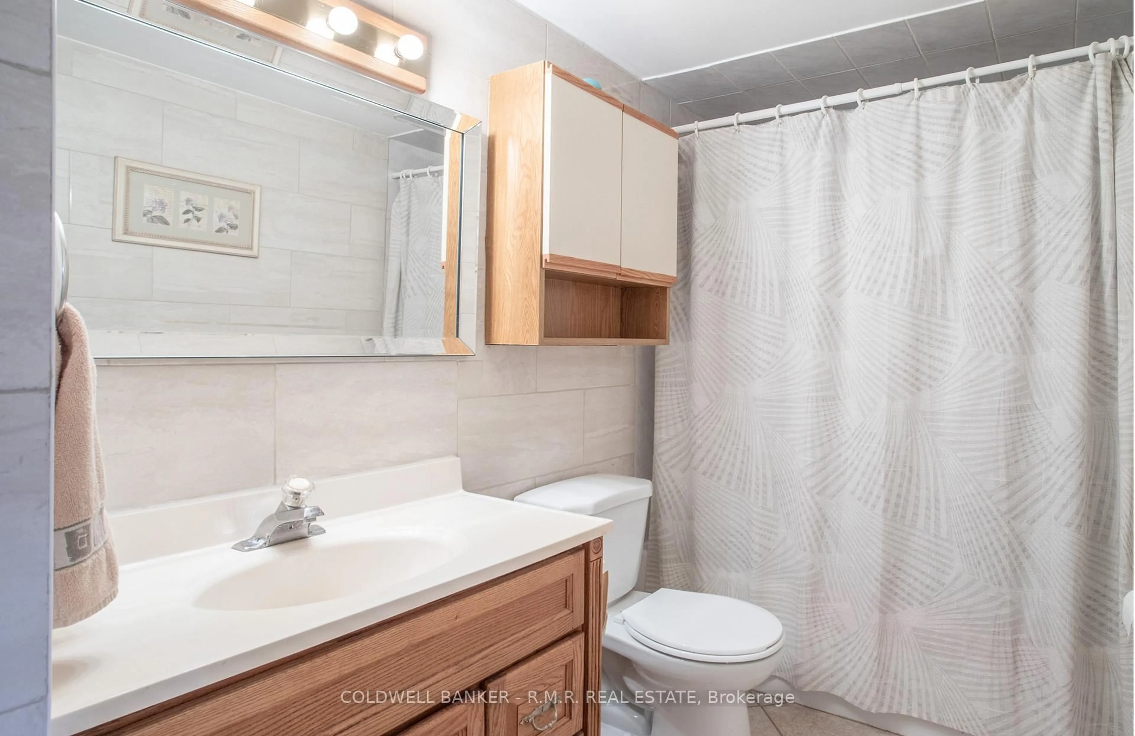Standard bathroom, unknown for 44 Falby Crt #309, Ajax Ontario L1S 3L1