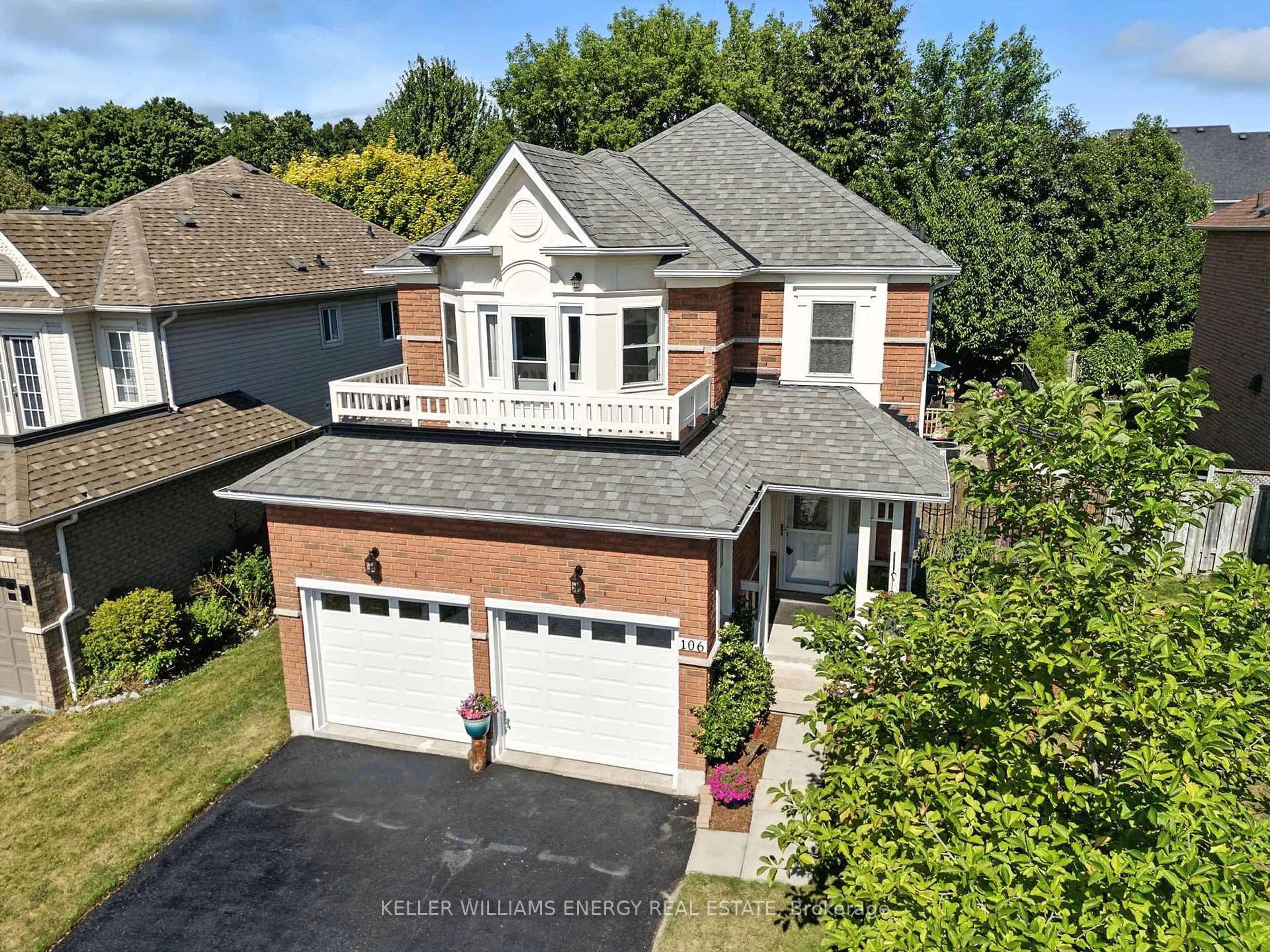 A pic from outside/outdoor area/front of a property/back of a property/a pic from drone, street for 106 Willowbrook Dr, Whitby Ontario L1R 2S8