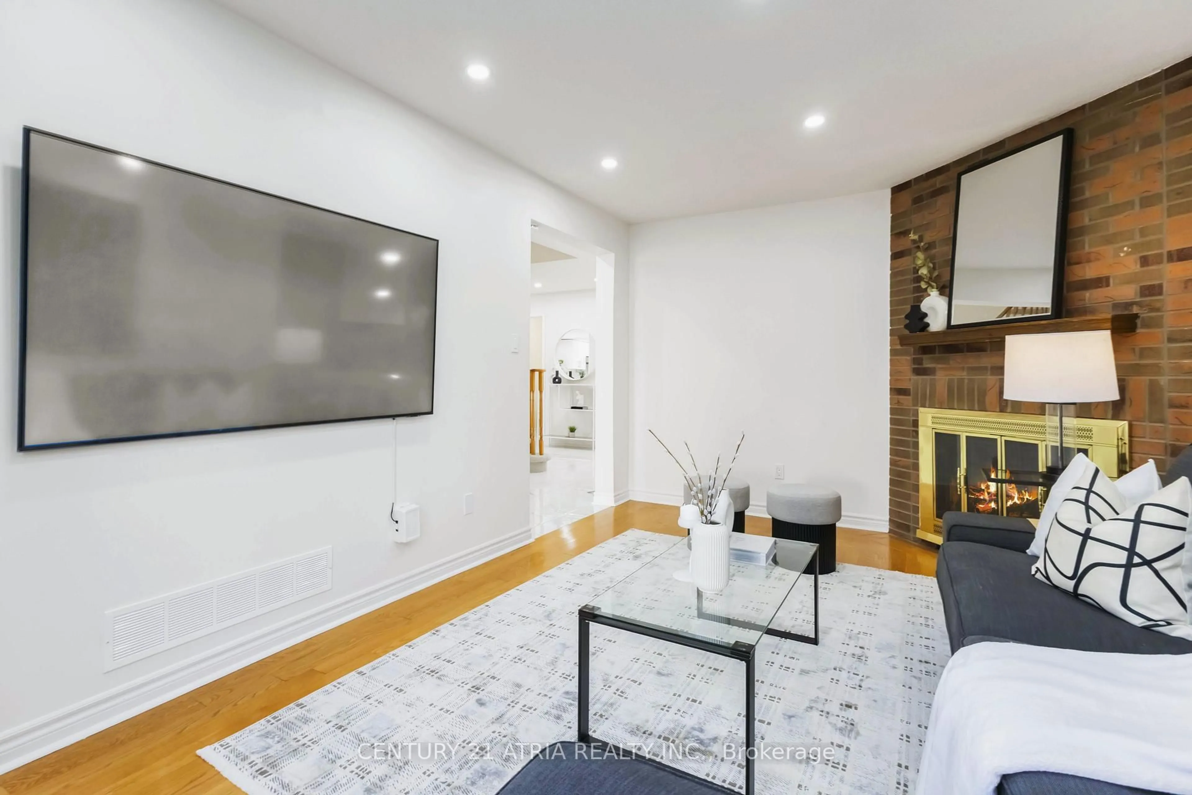 Living room with furniture, wood/laminate floor for 11 Valley Centre Dr, Toronto Ontario M1X 1K9
