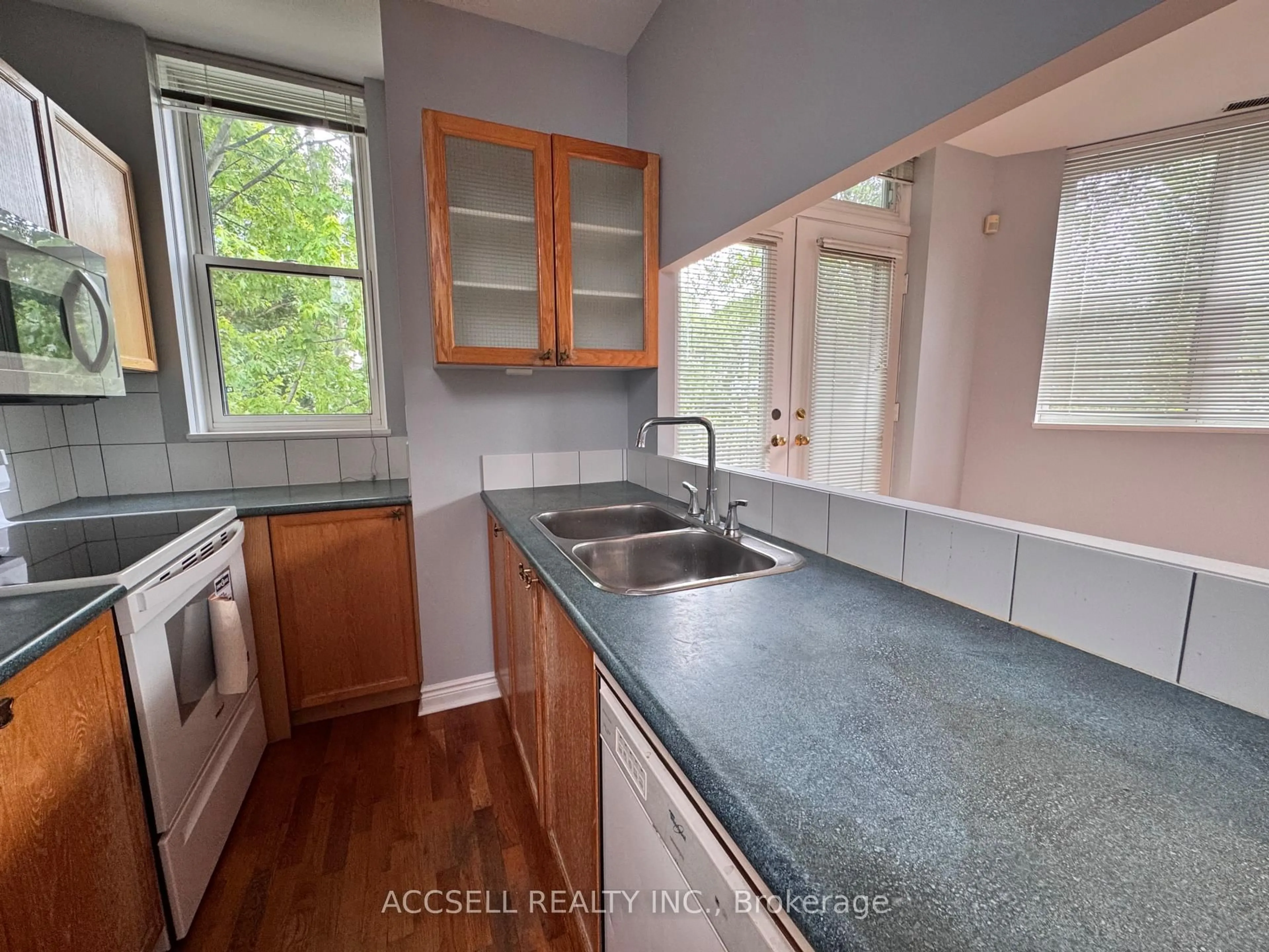 Standard kitchen, unknown for 15 Glen Manor Dr #302, Toronto Ontario M4E 2X3