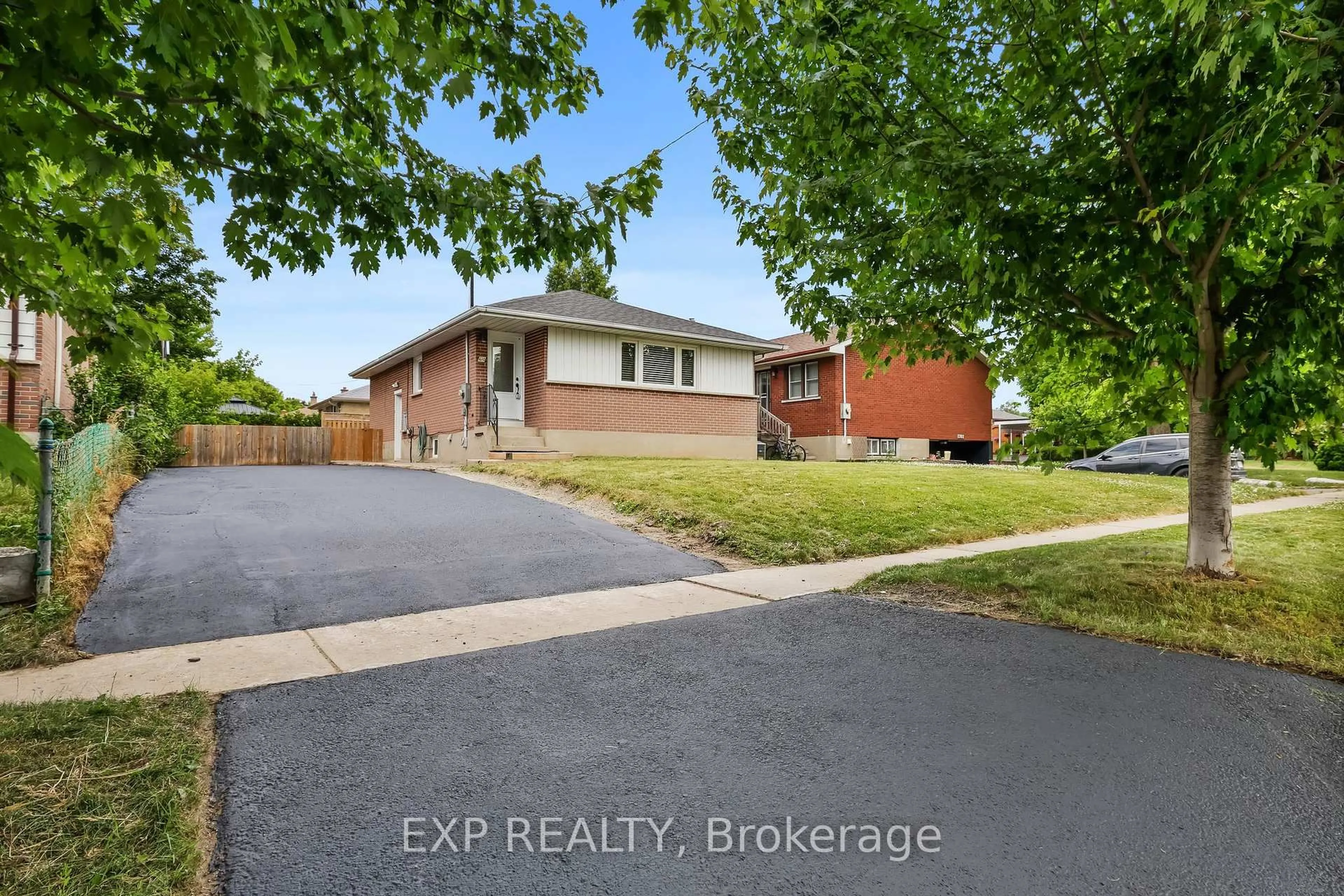 Home with brick exterior material, street for 610 Shakespeare Ave, Oshawa Ontario L1H 3H7