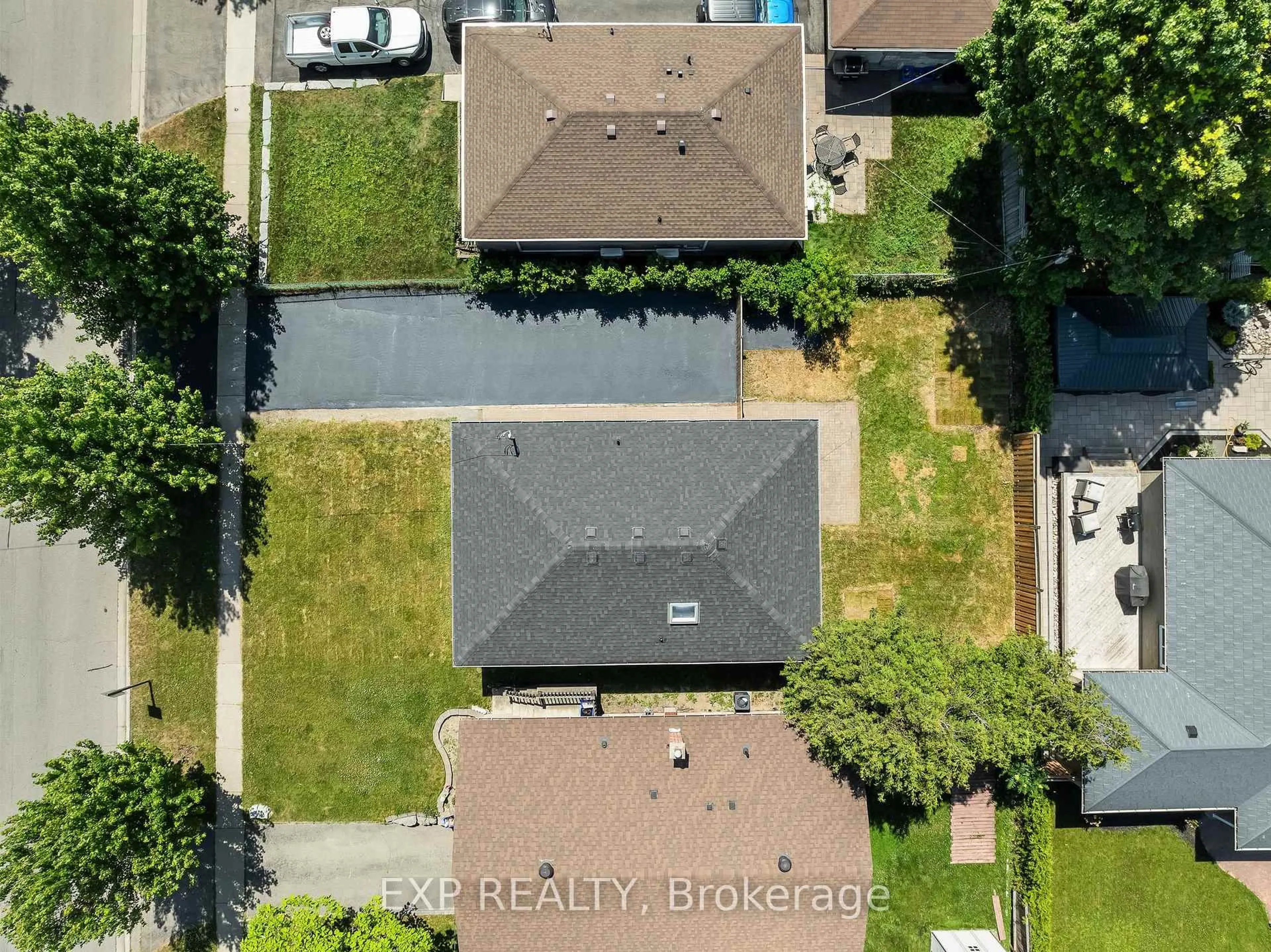 A pic from outside/outdoor area/front of a property/back of a property/a pic from drone, unknown for 610 Shakespeare Ave, Oshawa Ontario L1H 3H7