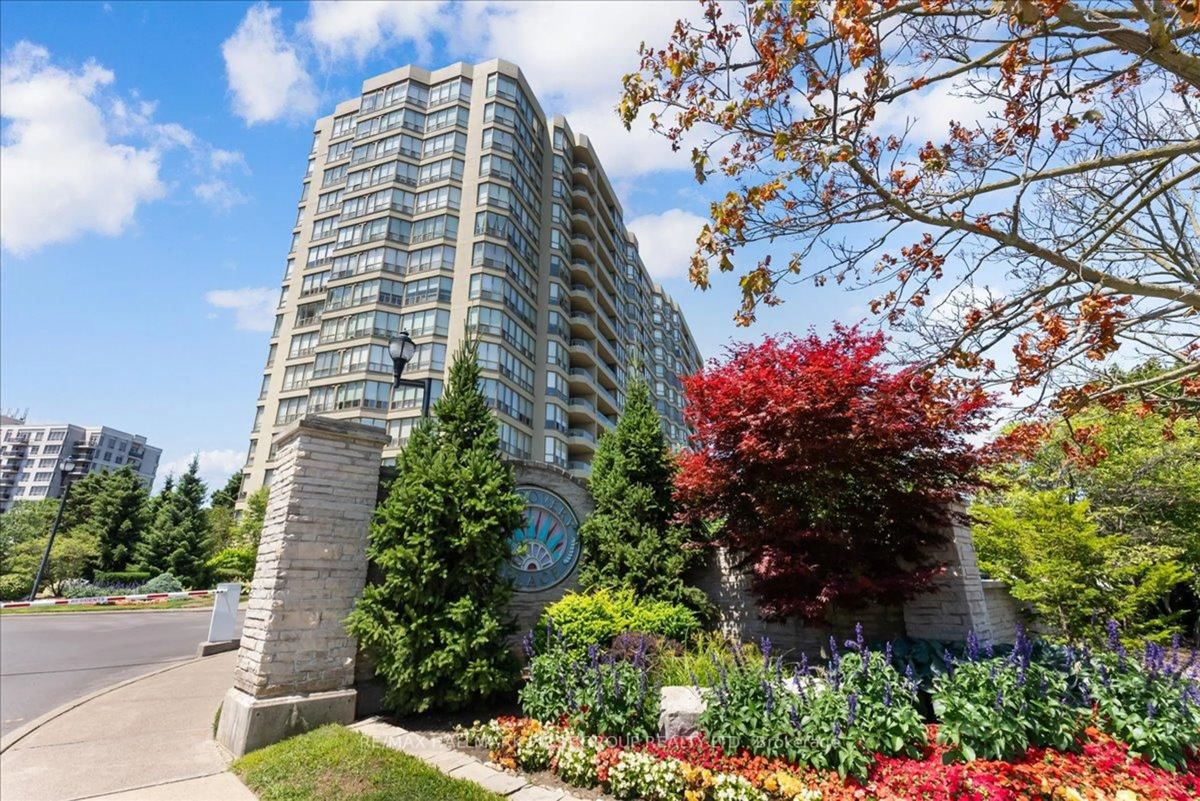 Patio, building for 1890 Valley Farm Rd #1408, Pickering Ontario L1V 6B4