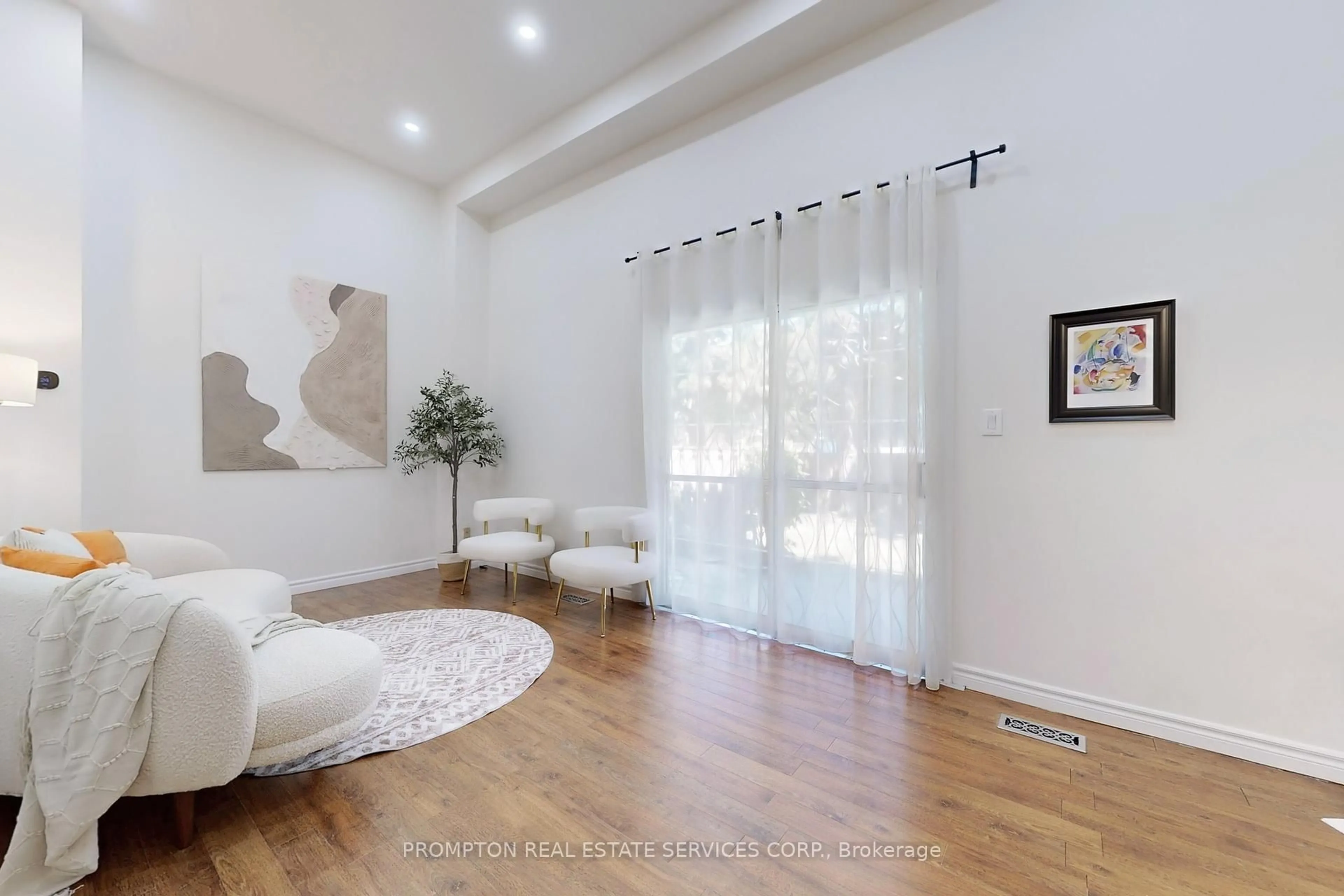 Living room with furniture, wood/laminate floor for 300 Bridletowne Circ #26, Toronto Ontario M1W 2G8