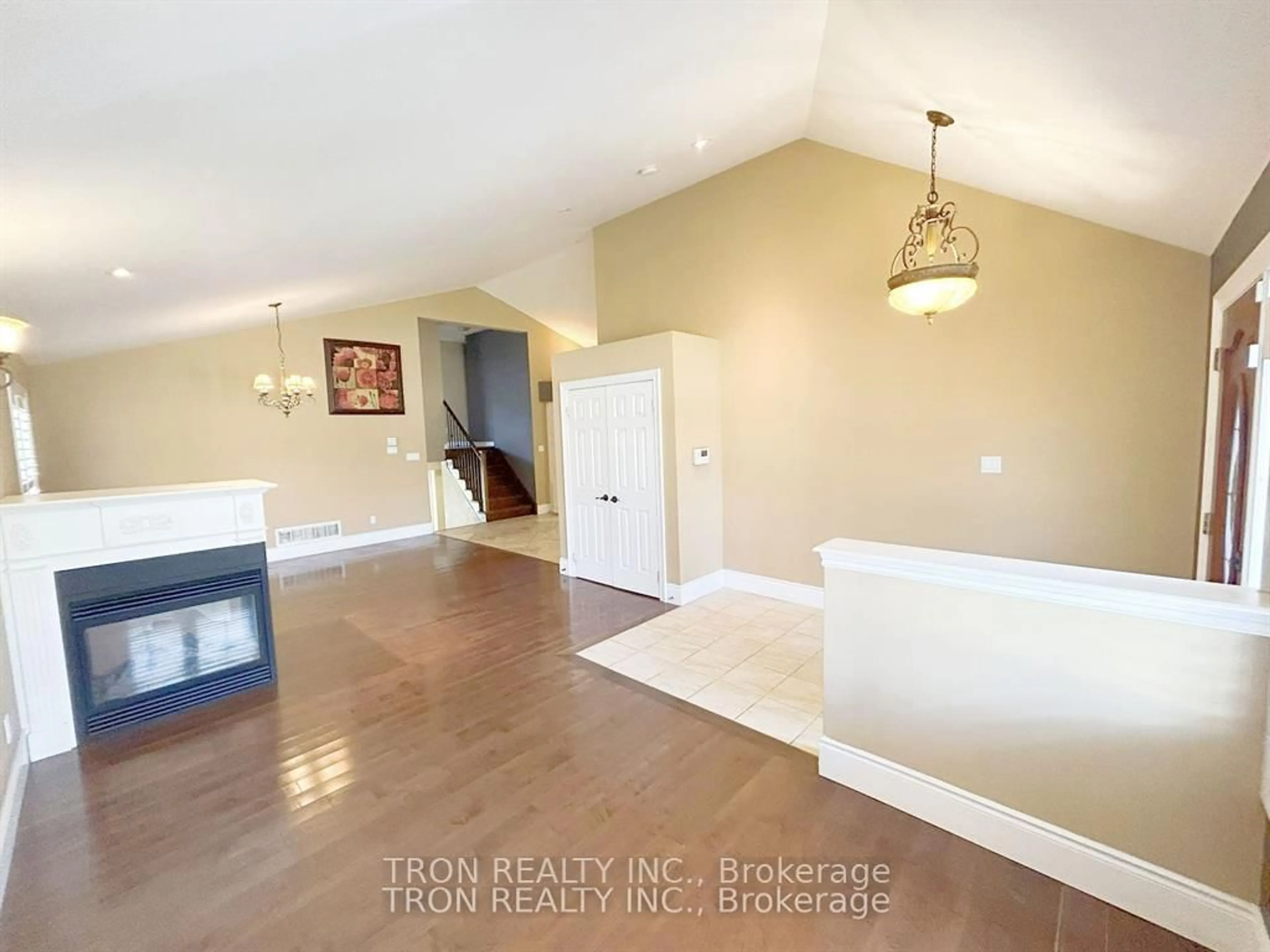 Indoor entryway for 888 Barbados St, Oshawa Ontario L1J 0A5