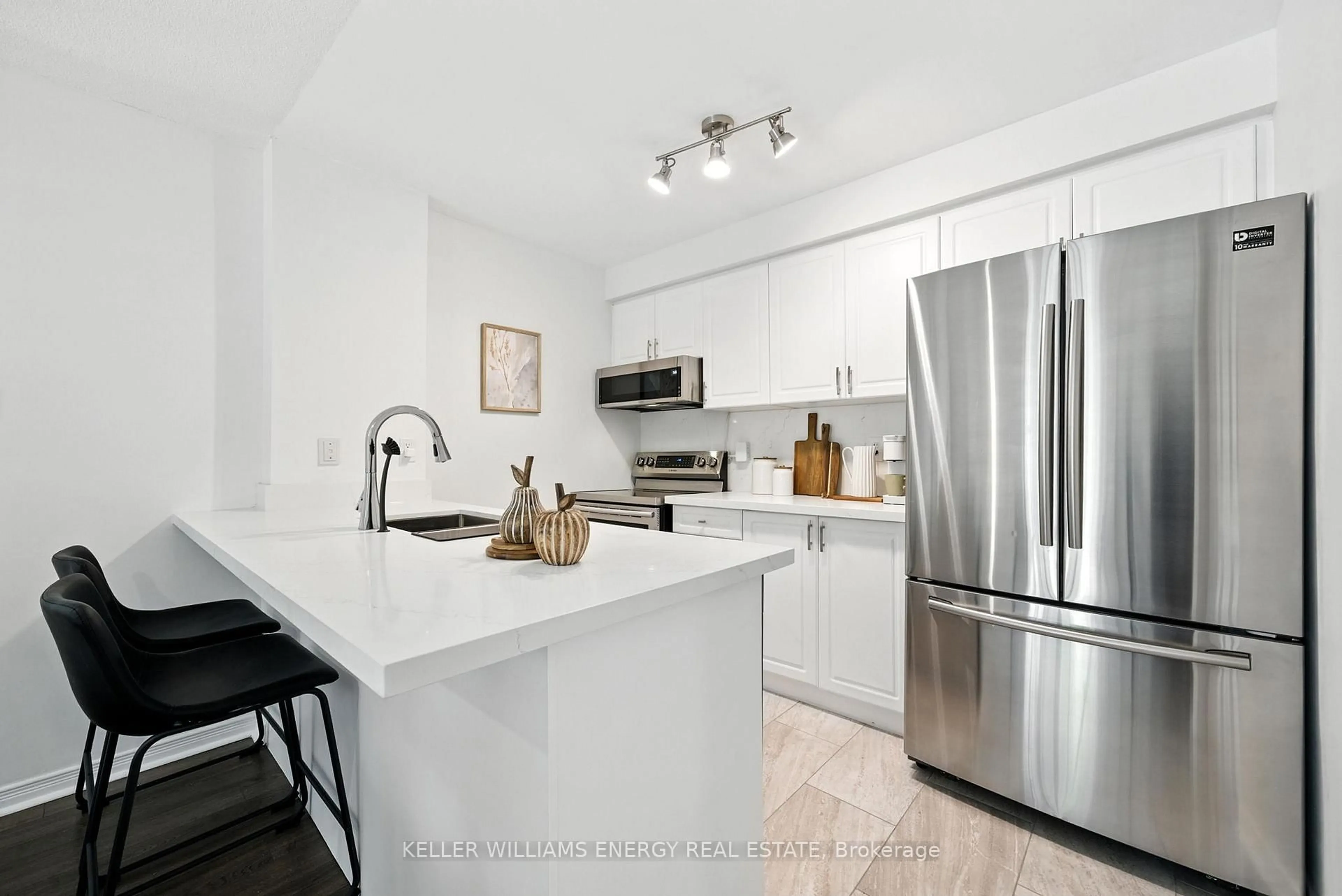 Open concept kitchen, unknown for 98 Aspen Spring Dr #110, Clarington Ontario L1C 5N5