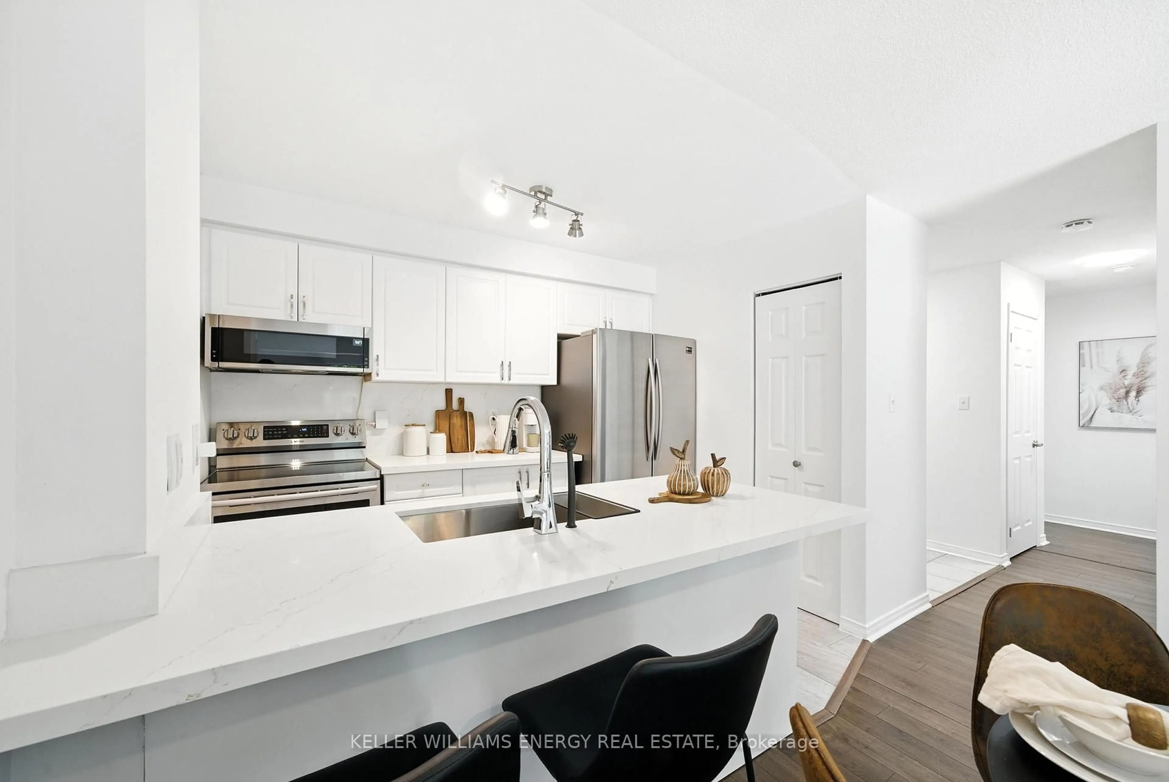 Open concept kitchen, unknown for 98 Aspen Spring Dr #110, Clarington Ontario L1C 5N5