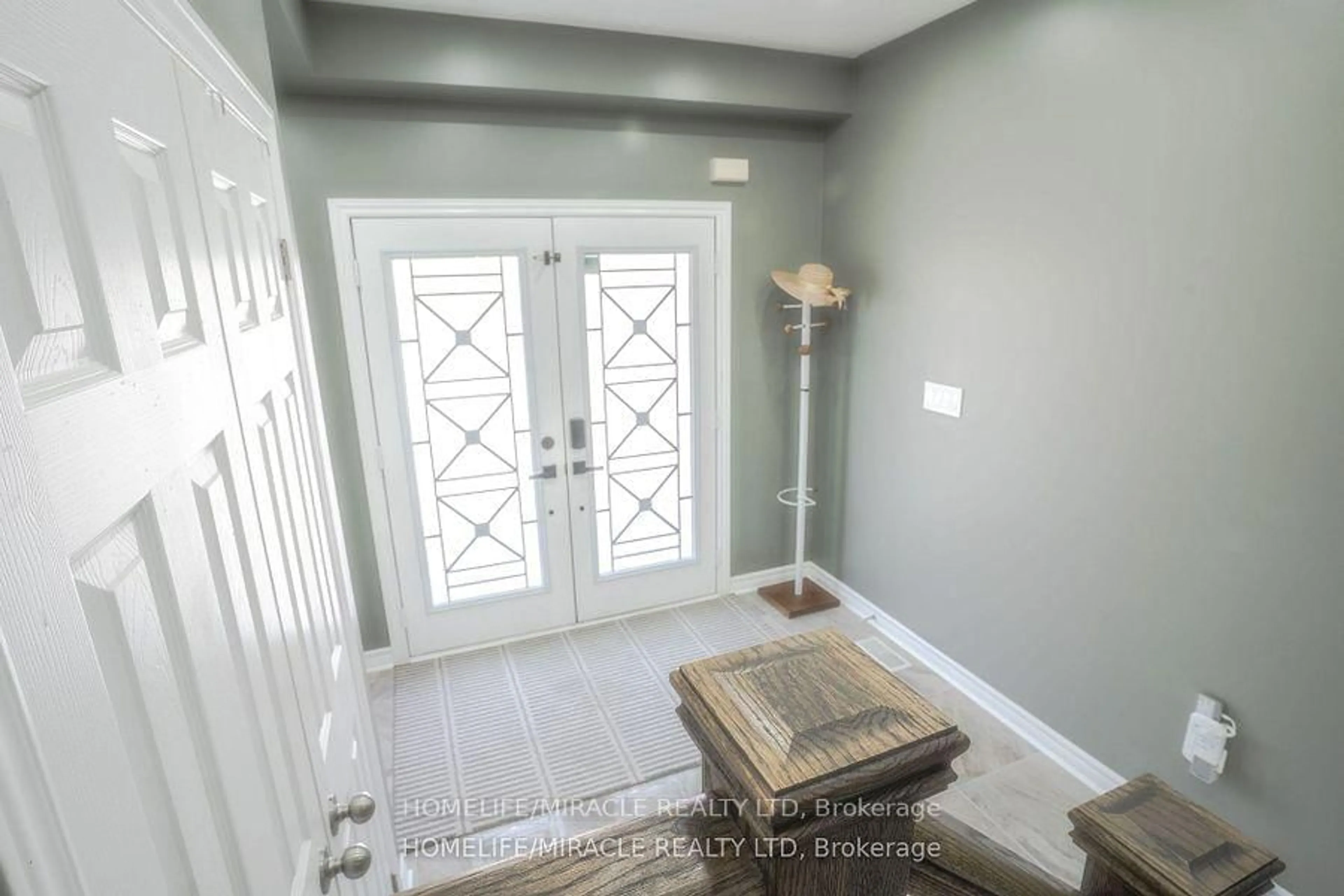 Indoor entryway for 288 Pimlico Dr, Oshawa Ontario L1L 0L3