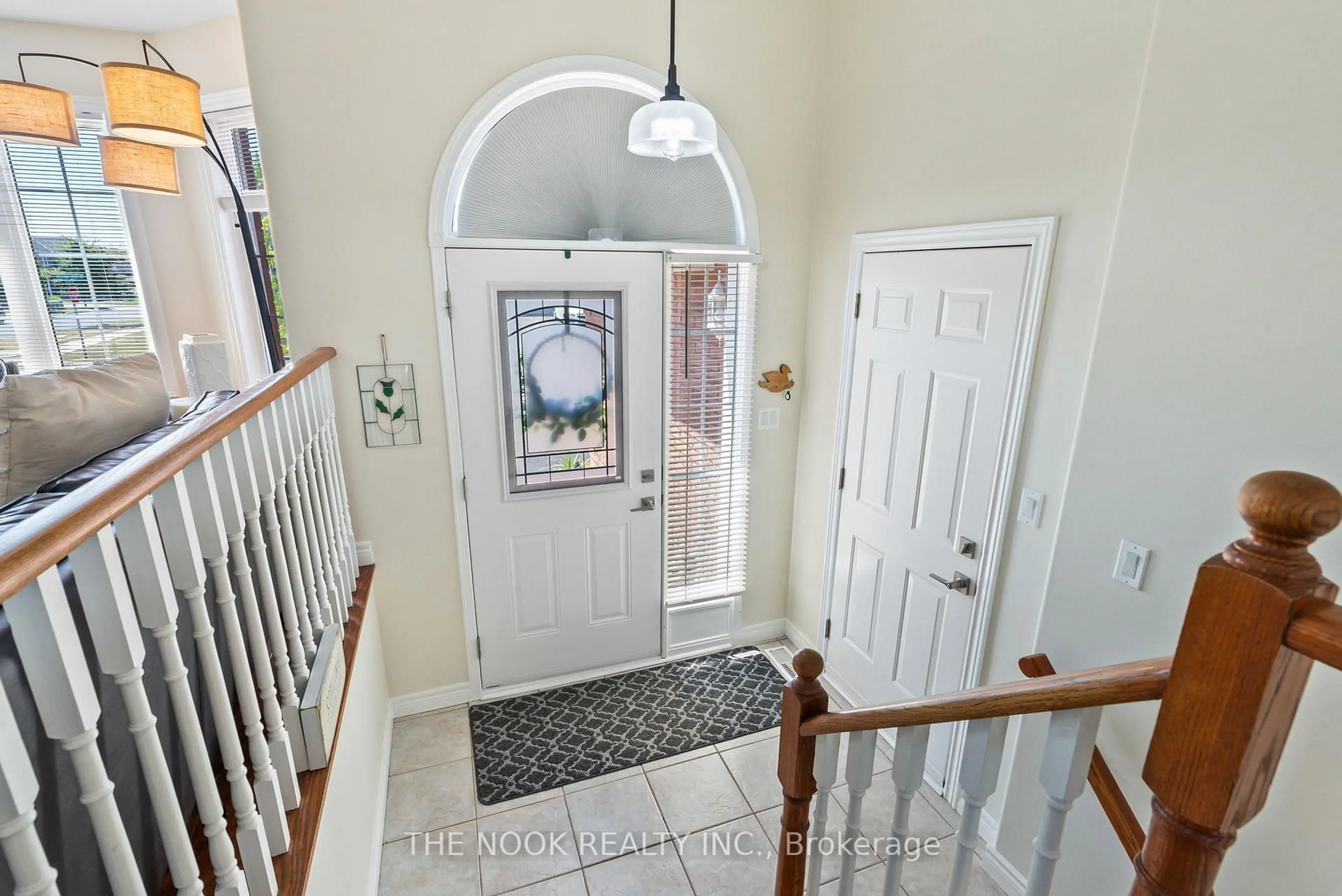 Indoor entryway for 1 William Jose Crt, Clarington Ontario L1B 1N7