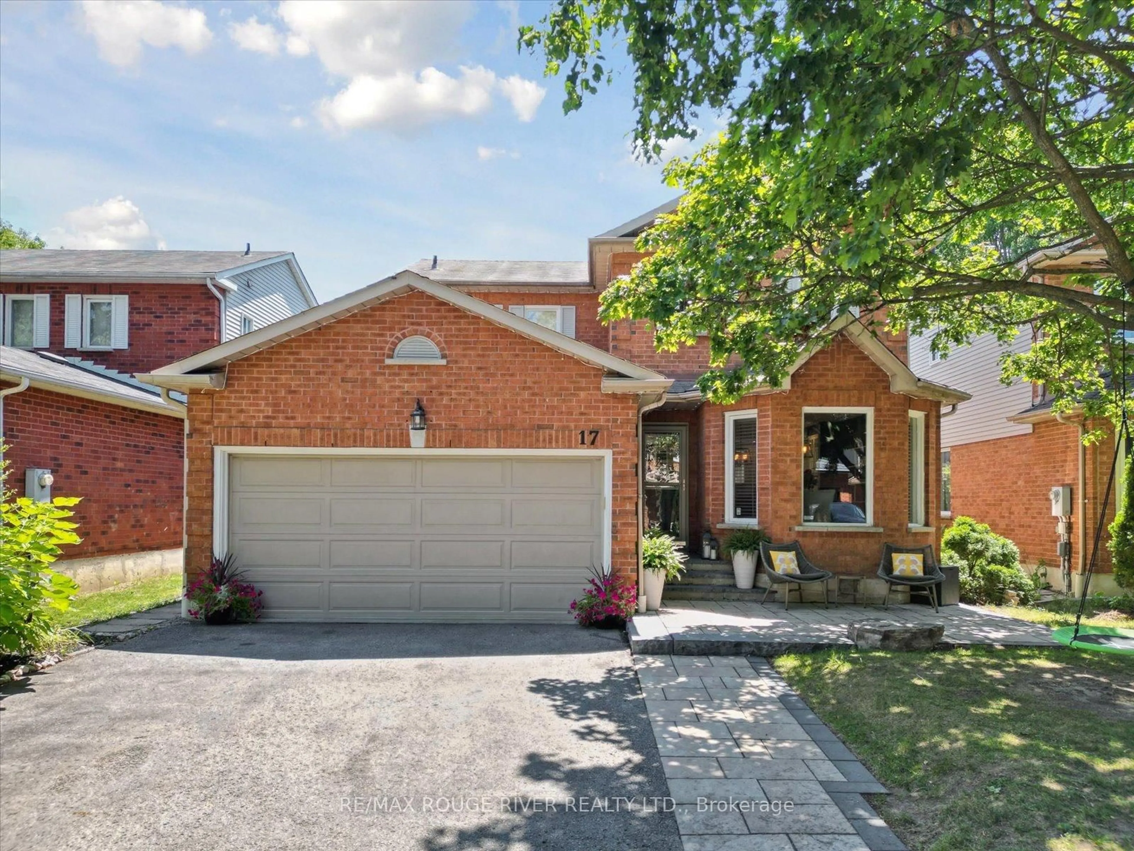 Home with brick exterior material, street for 17 Houghton Crt, Whitby Ontario L1N 8Z6