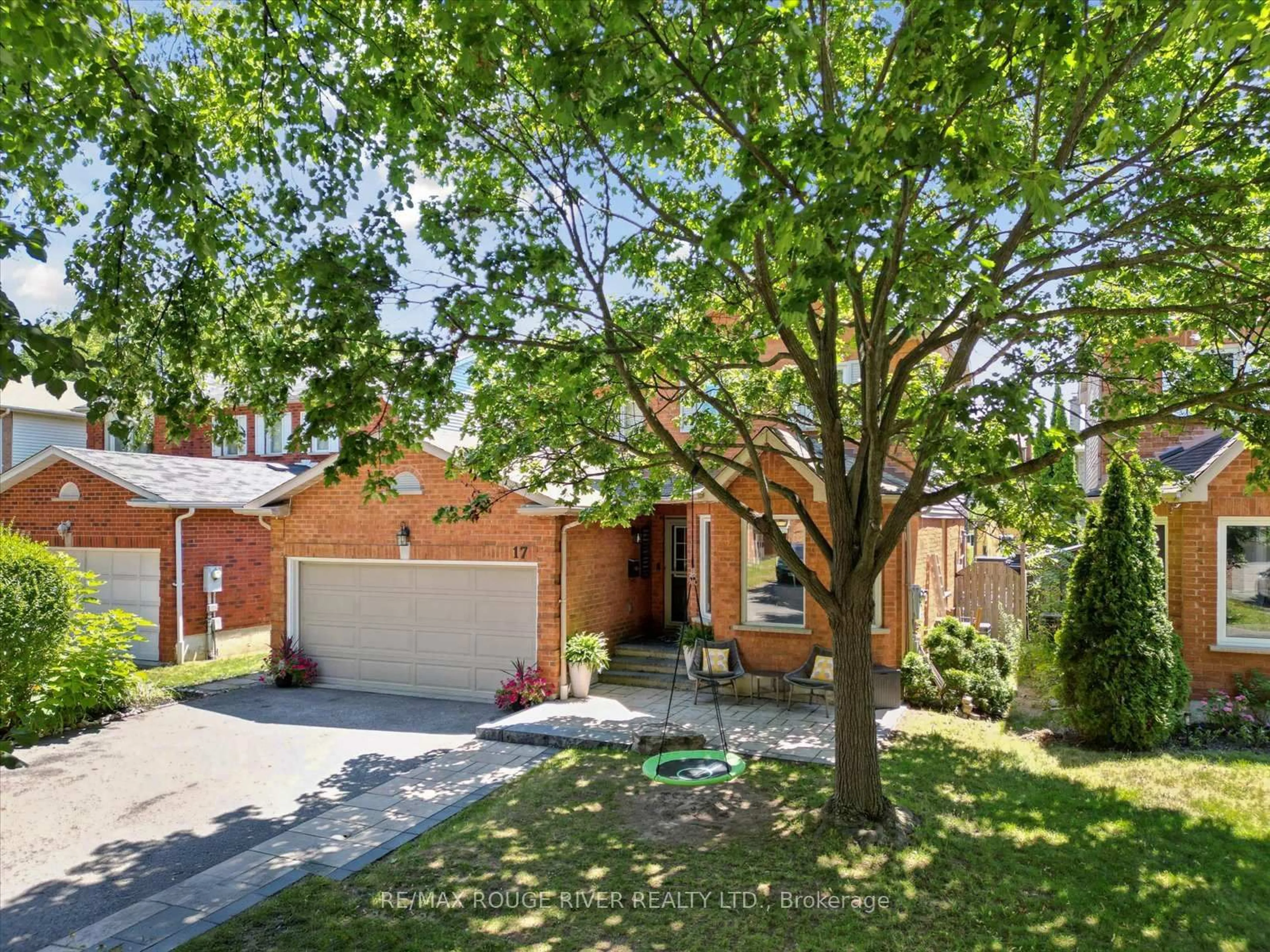 Home with brick exterior material, street for 17 Houghton Crt, Whitby Ontario L1N 8Z6