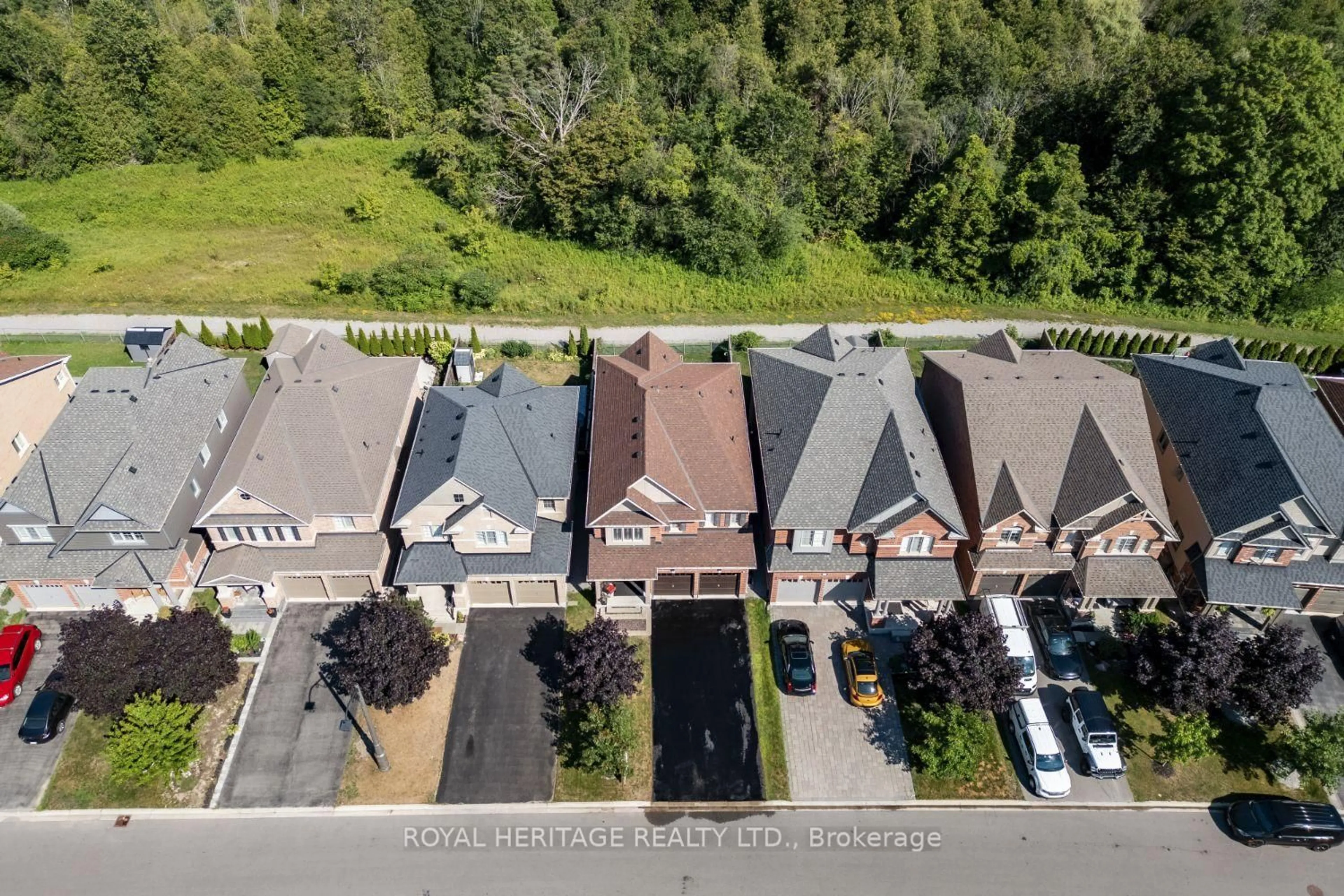 A pic from outside/outdoor area/front of a property/back of a property/a pic from drone, unknown for 2341 Secreto Dr, Oshawa Ontario L1L 0H5