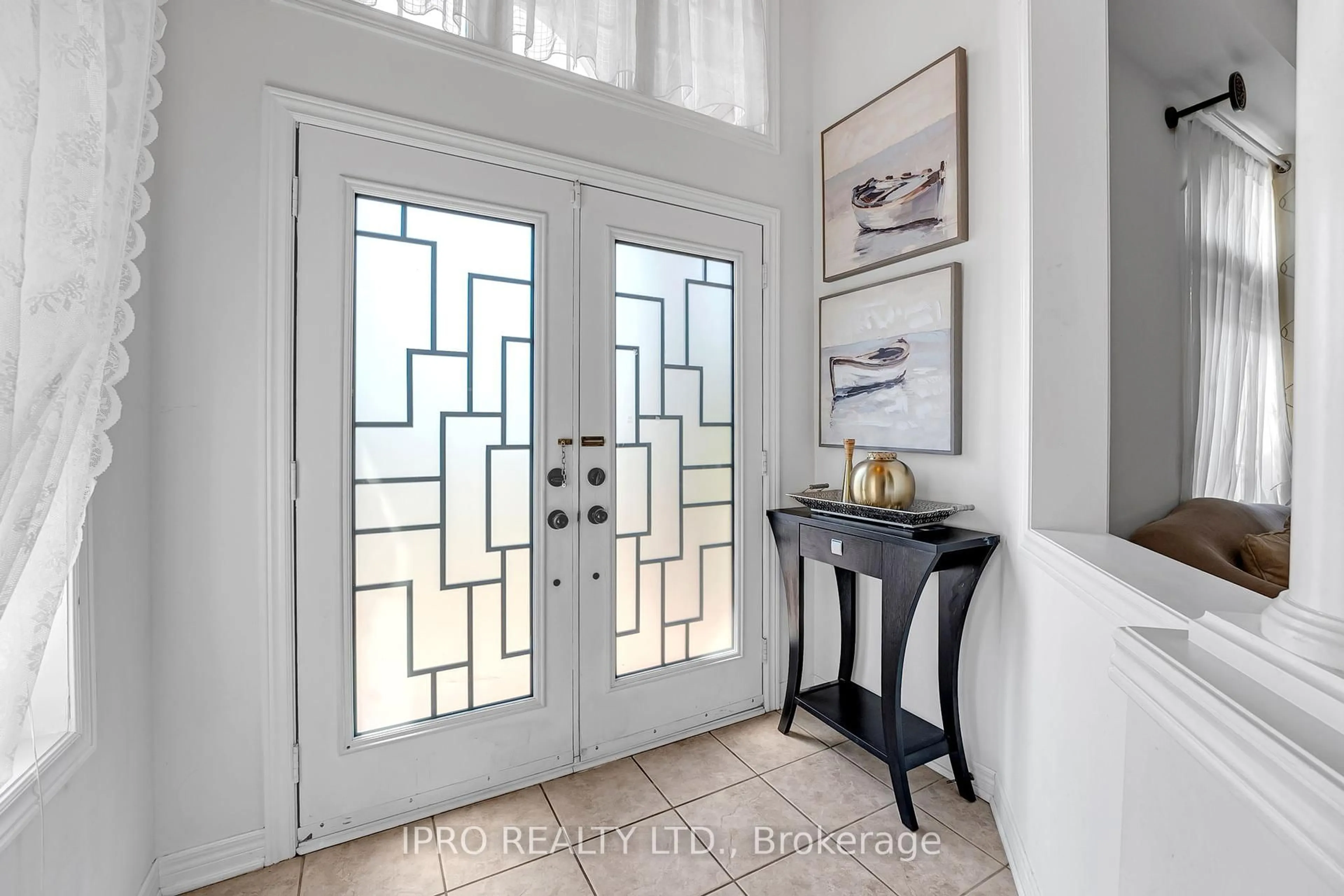 Indoor entryway for 89 Bonnydon Cres, Toronto Ontario M1B 6H8