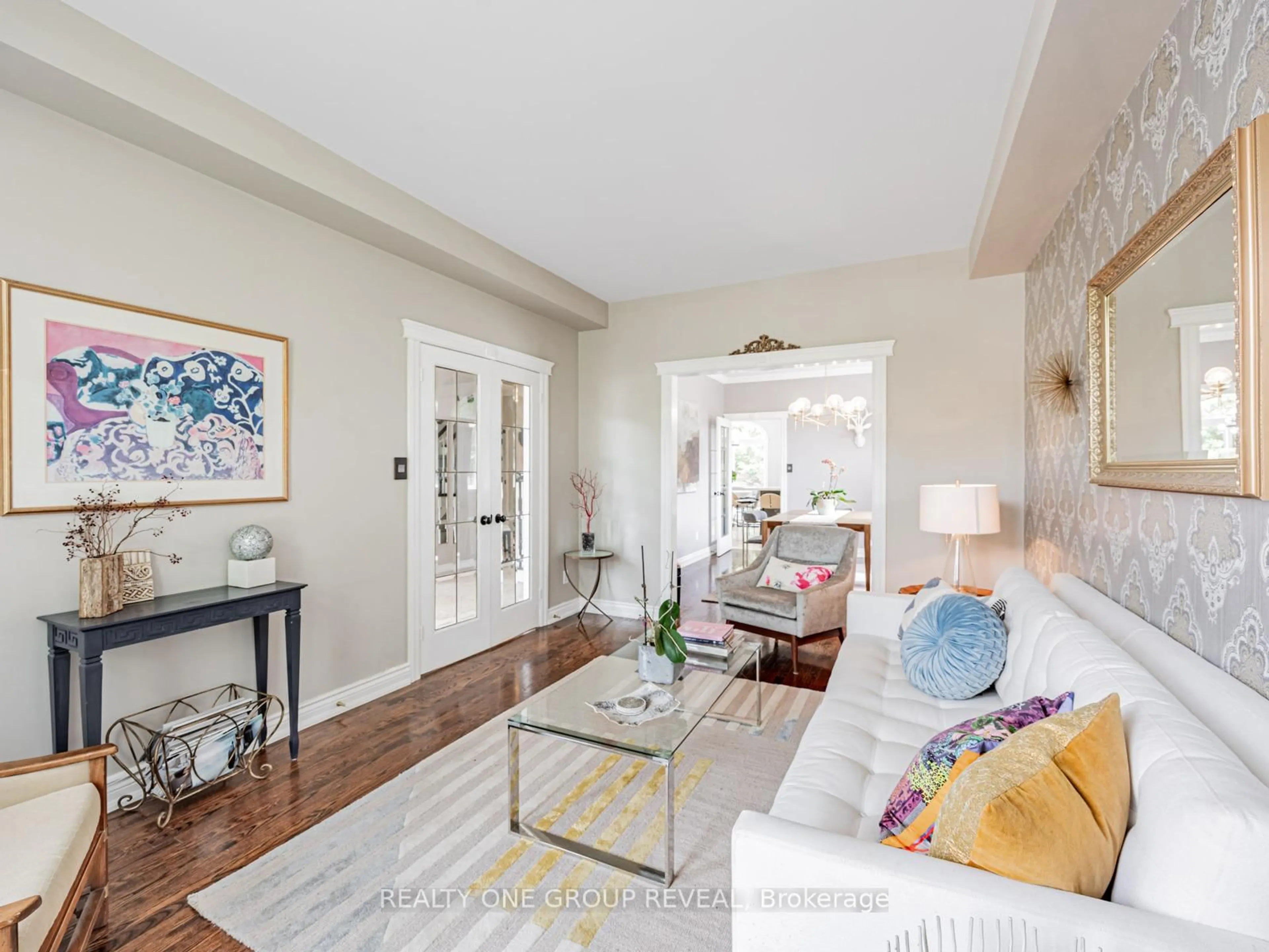 Living room with furniture, unknown for 862 Baylawn Dr, Pickering Ontario L1X 2R9