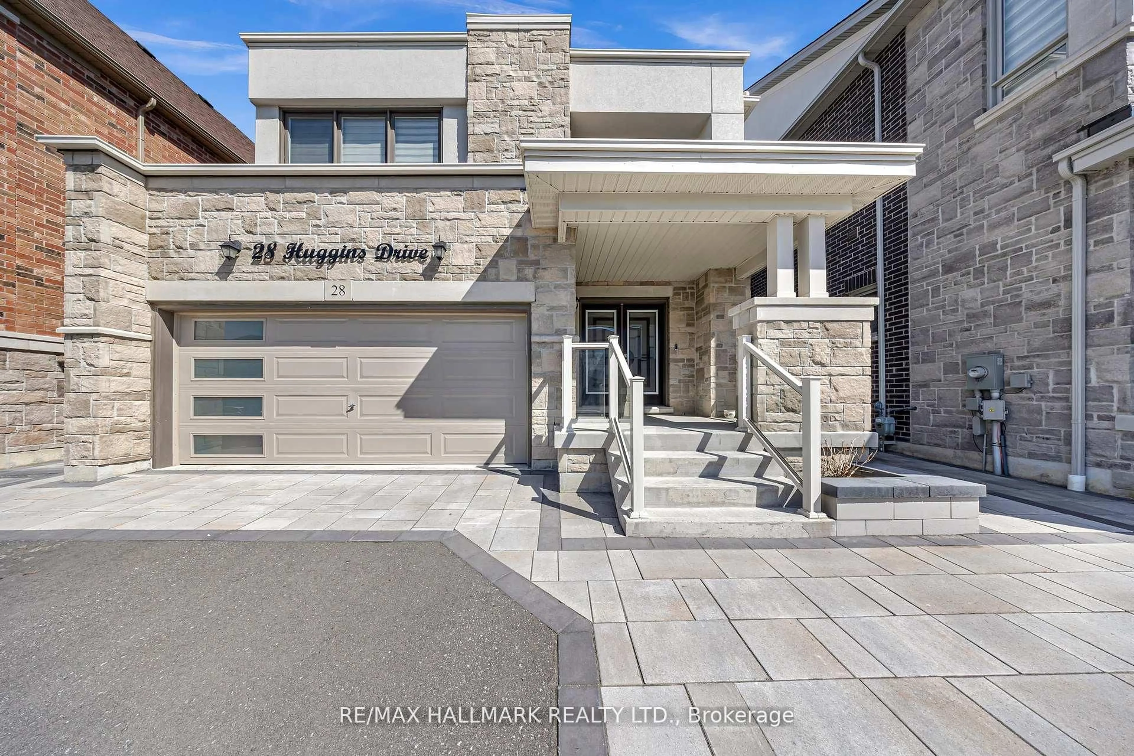Unknown for 28 Huggins Dr, Whitby Ontario L1P 0N4
