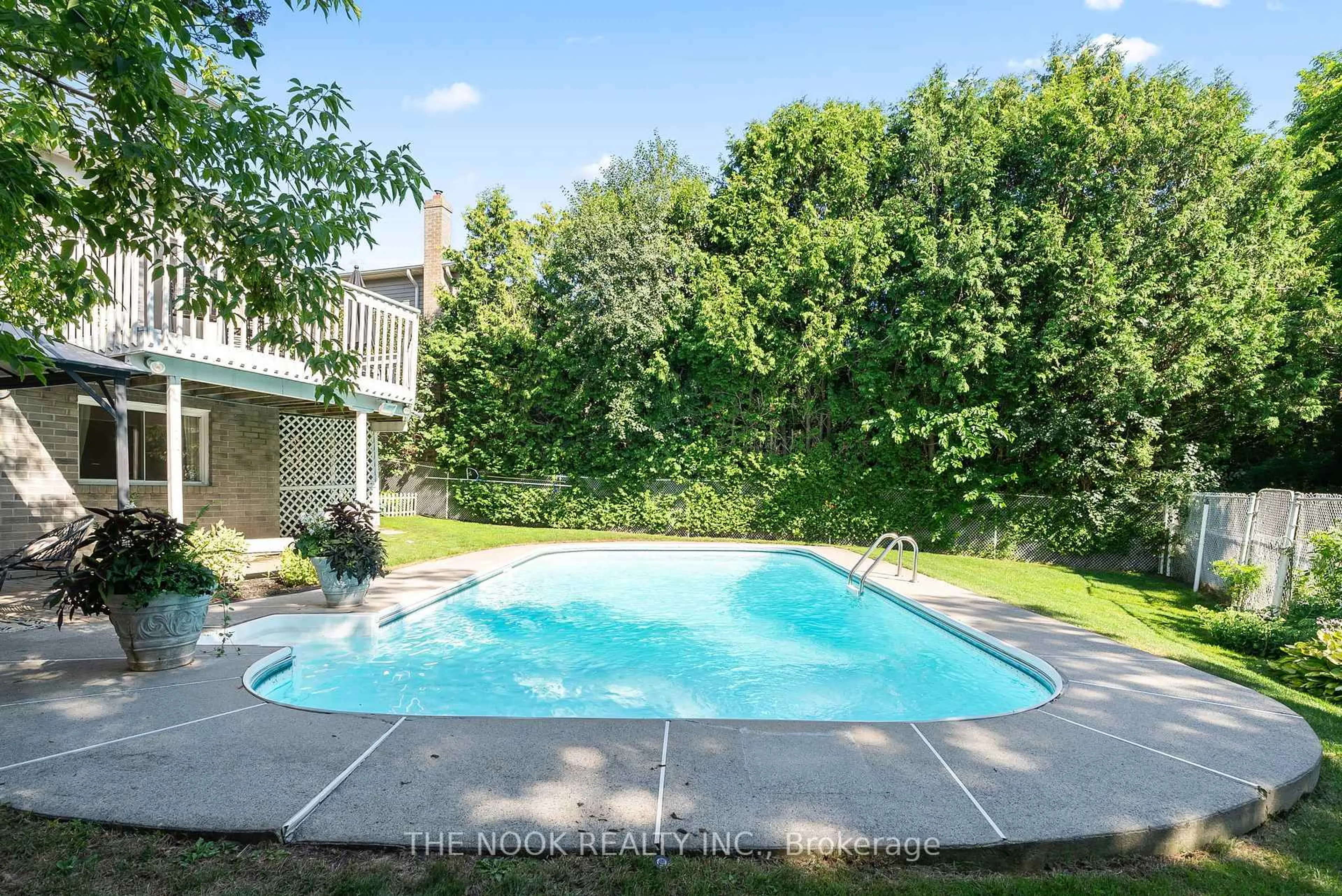Pool for 161 Overbank Dr, Oshawa Ontario L1J 7Y6